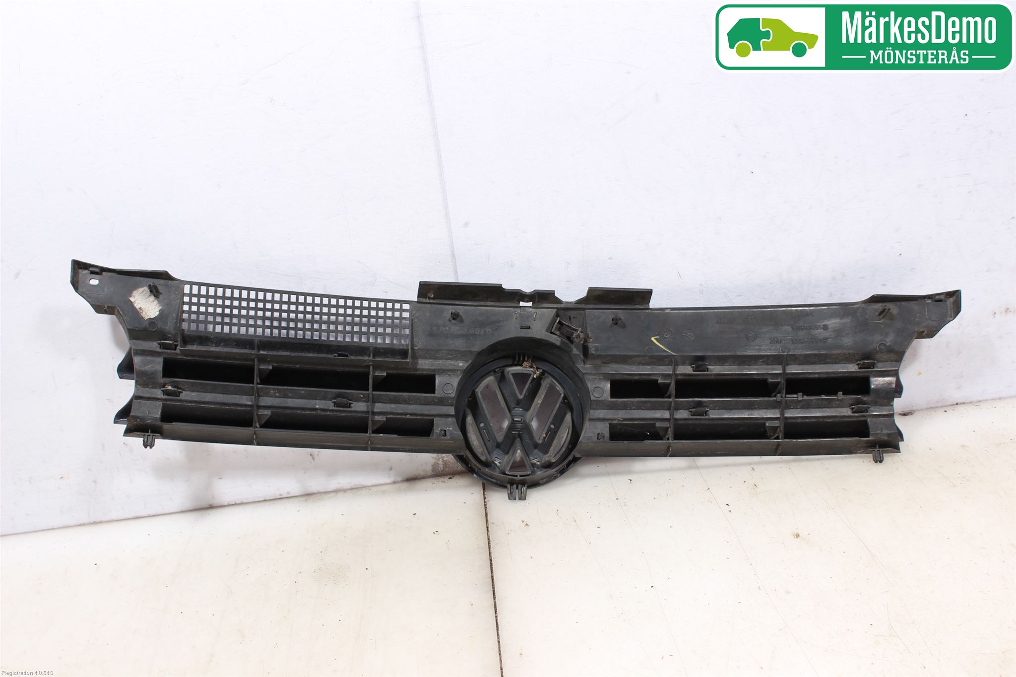 Volkswagen VW GOLF IV 98-06 Grill Komplett