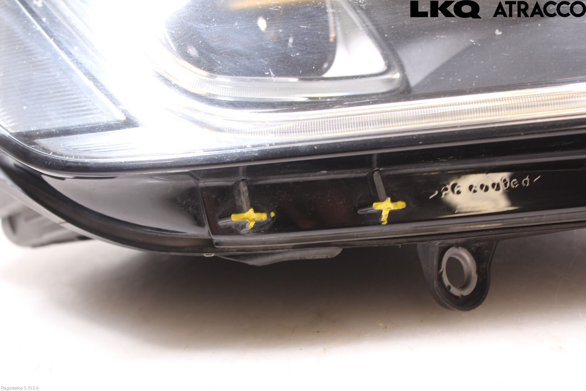 Volkswagen VW TOUAREG 7P 11-18 Frontlykt Høyre