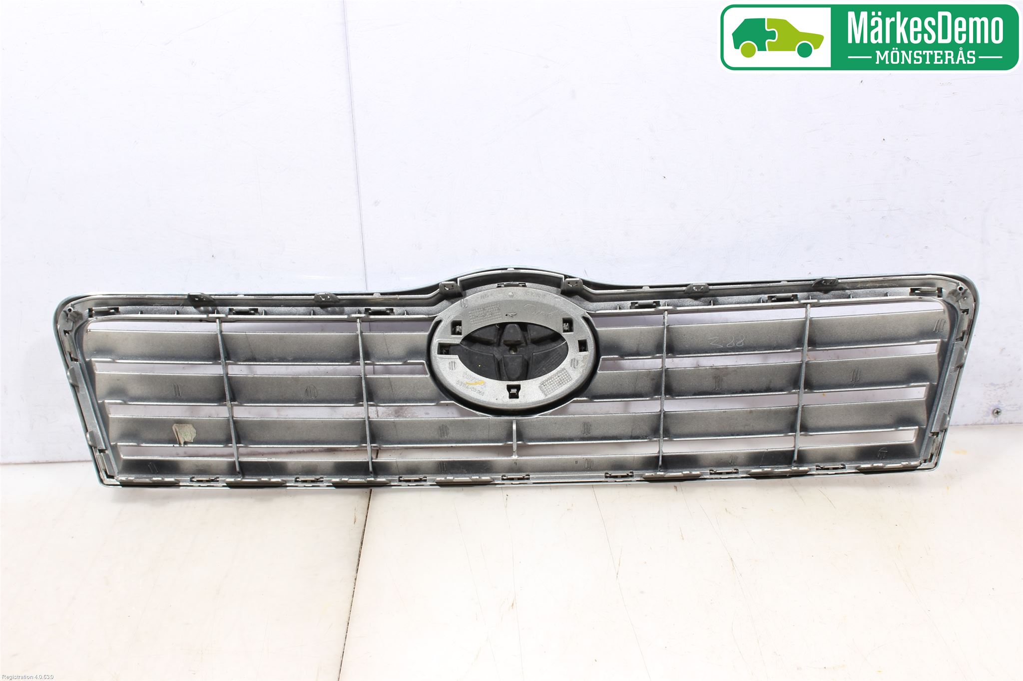 Toyota AVENSIS 03-06 Grill Komplett