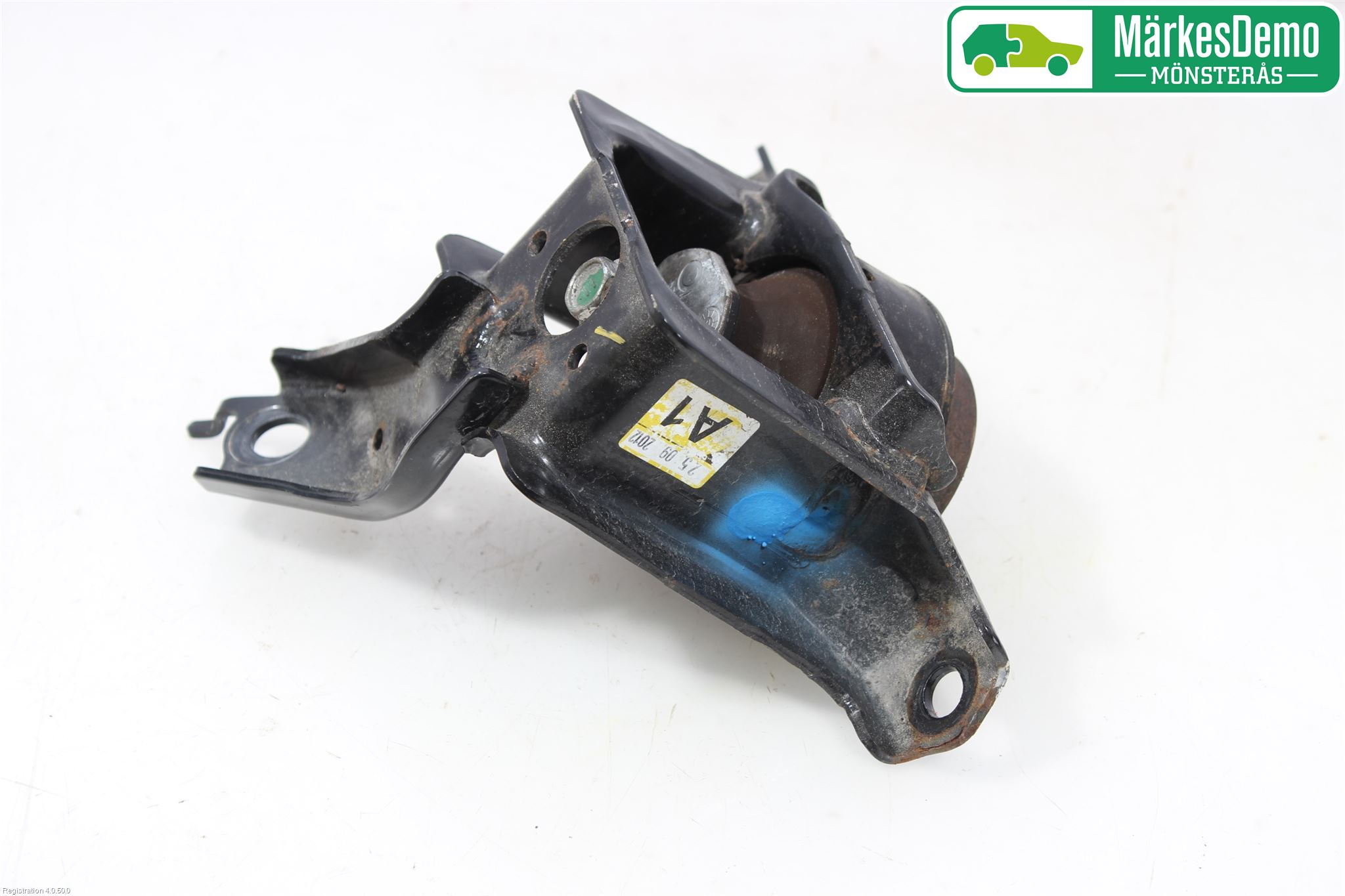 Toyota YARIS XP130 12-14 Motor Feste Gummi