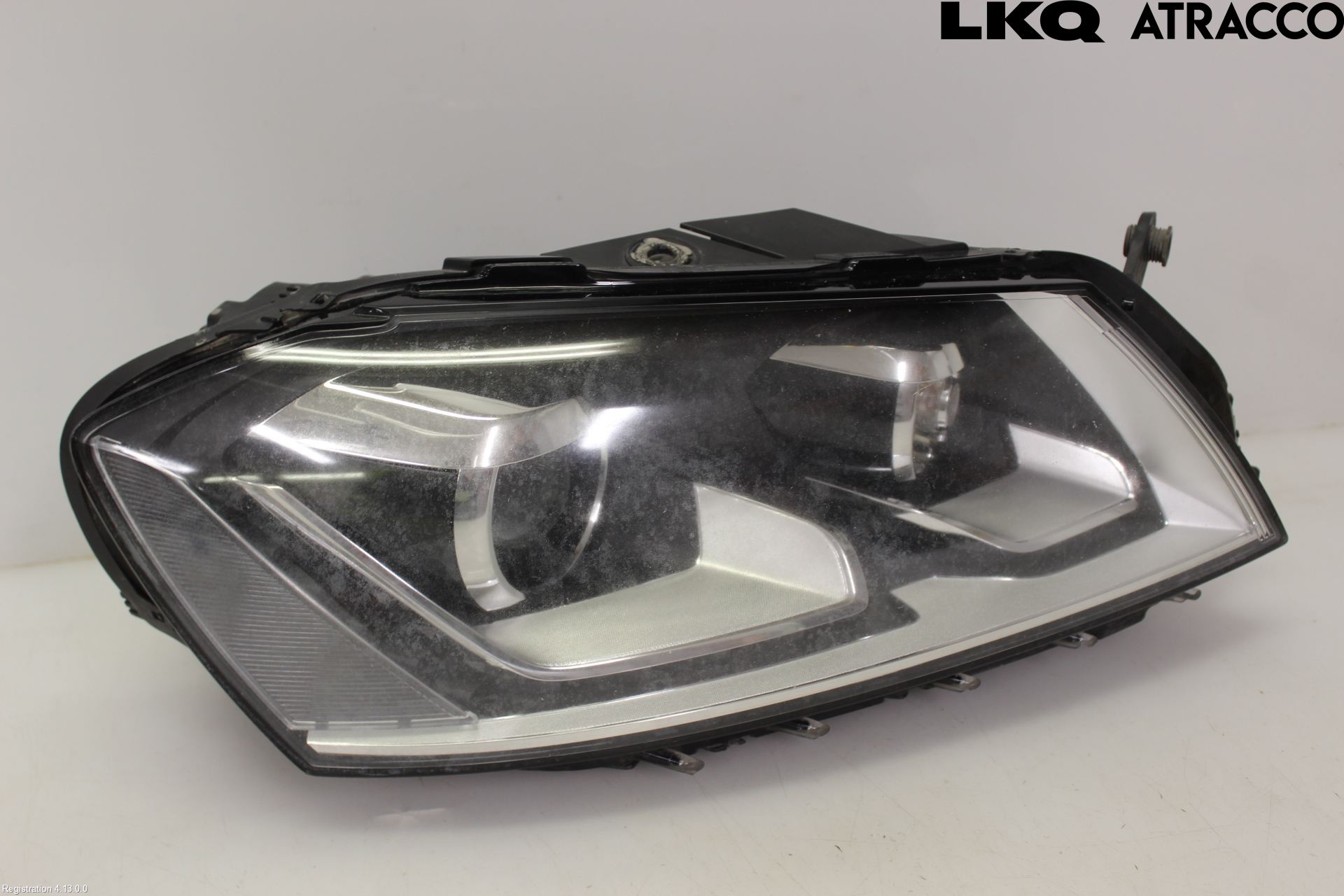 Volkswagen VW PASSAT 11-14 Frontlykt Høyre