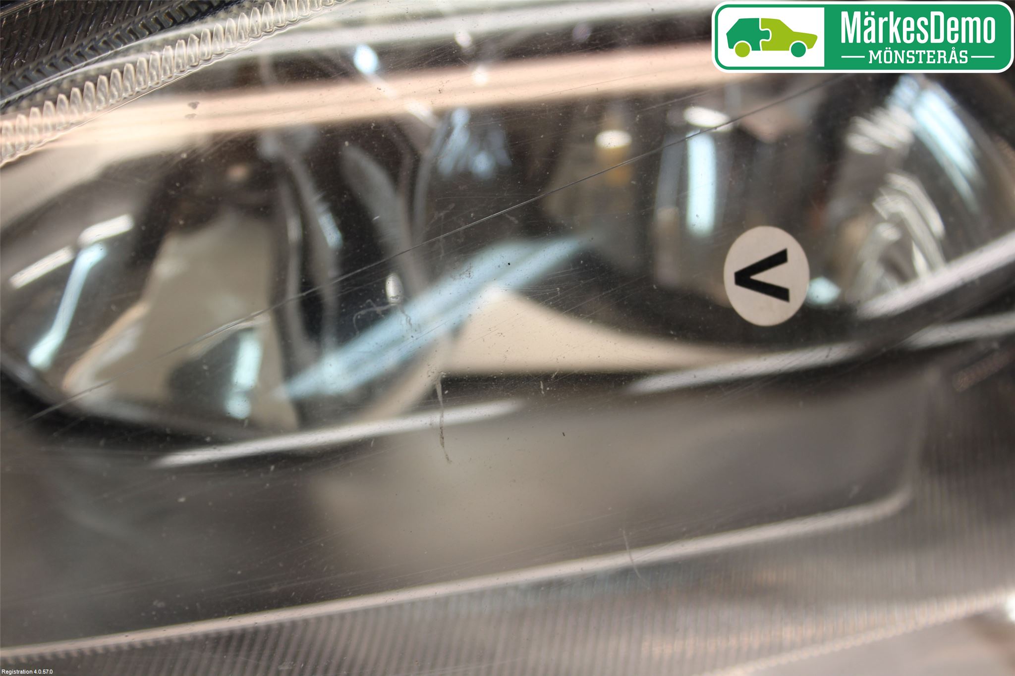 Ford FOCUS     04-07 Frontlykt Venstre