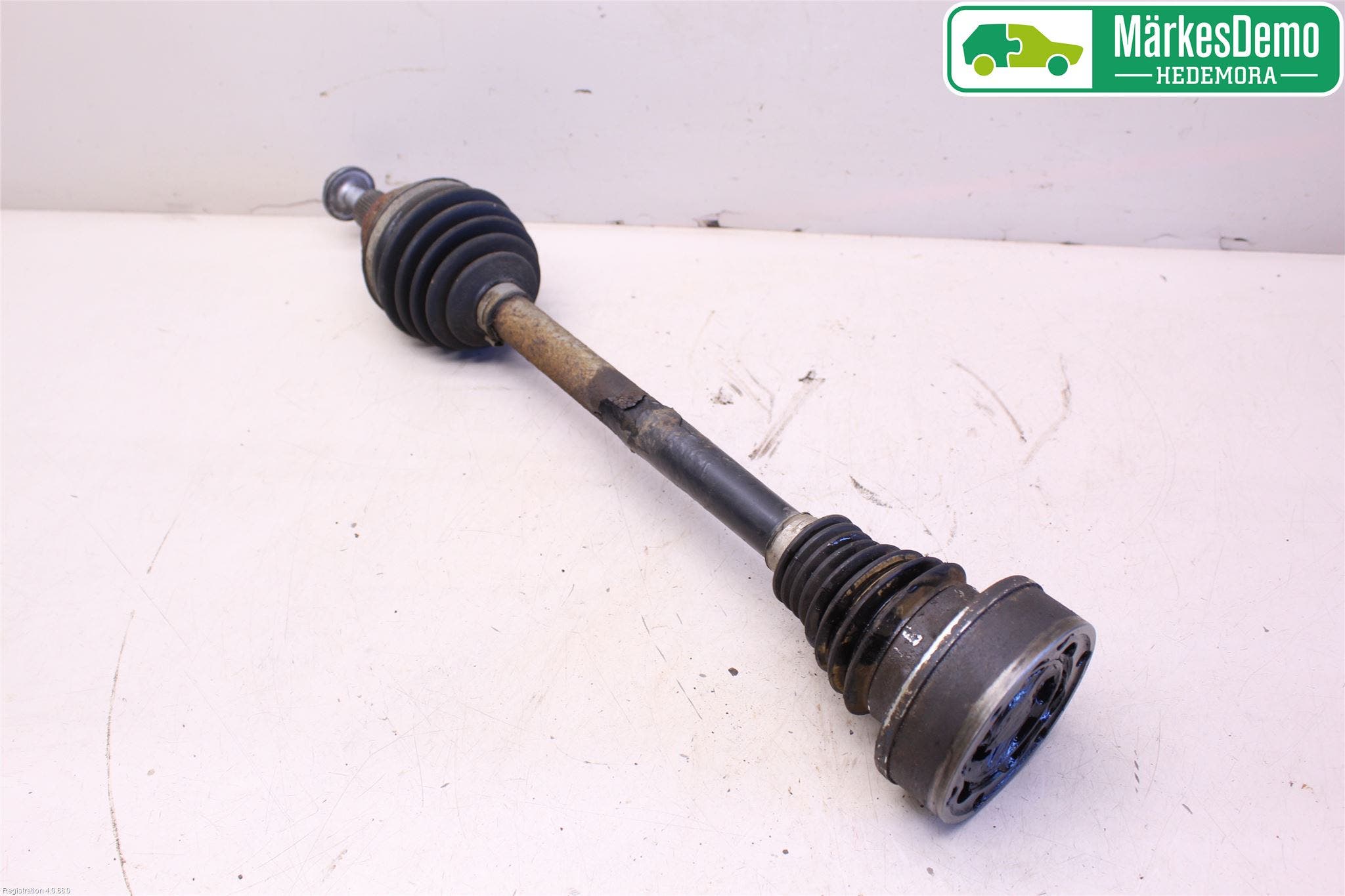 Volkswagen VW GOLF V 04-09 Drivaksel Foran Kompl Venstre