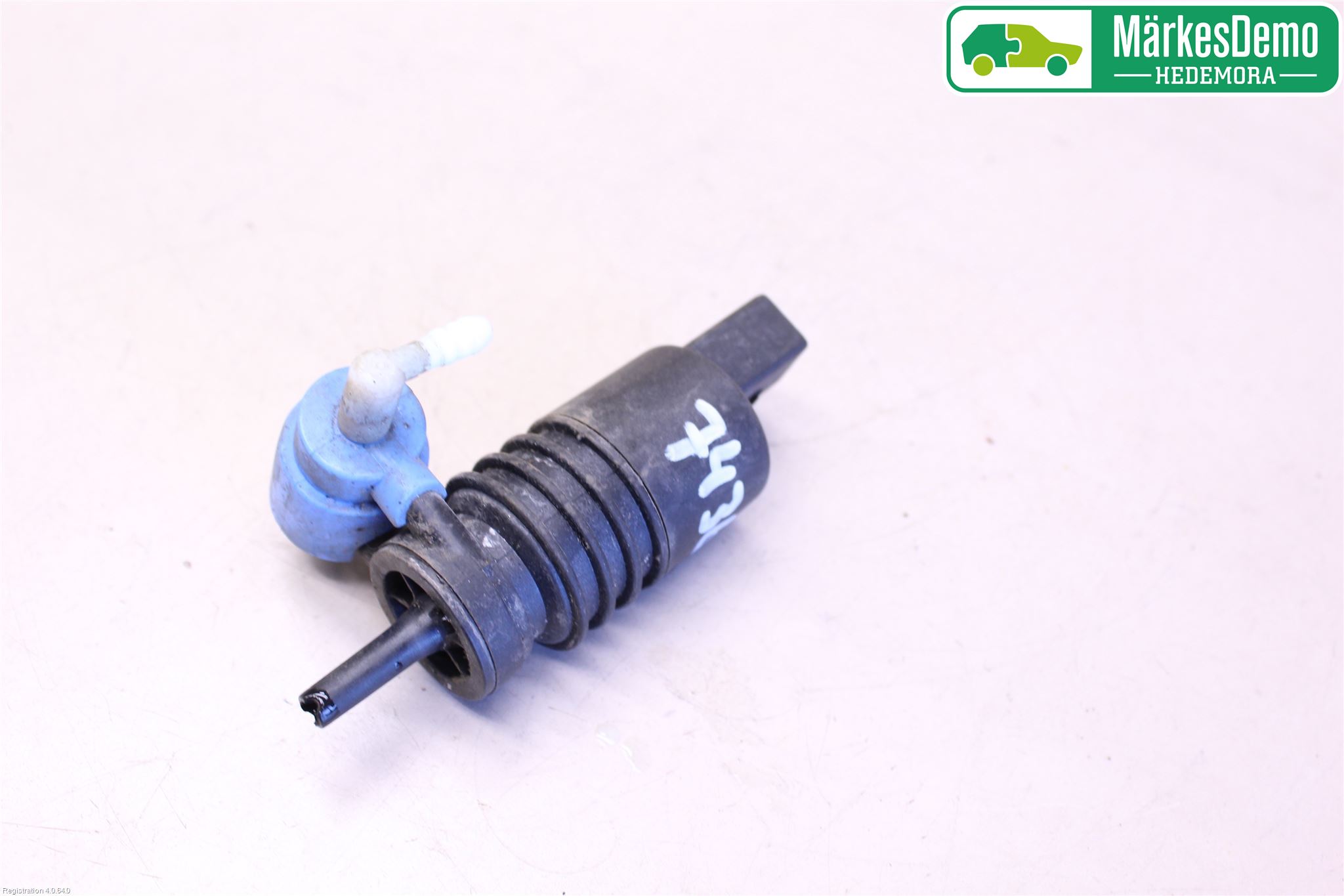 Volkswagen VW CADDY      04-10 Spylerpumpe Frontrute