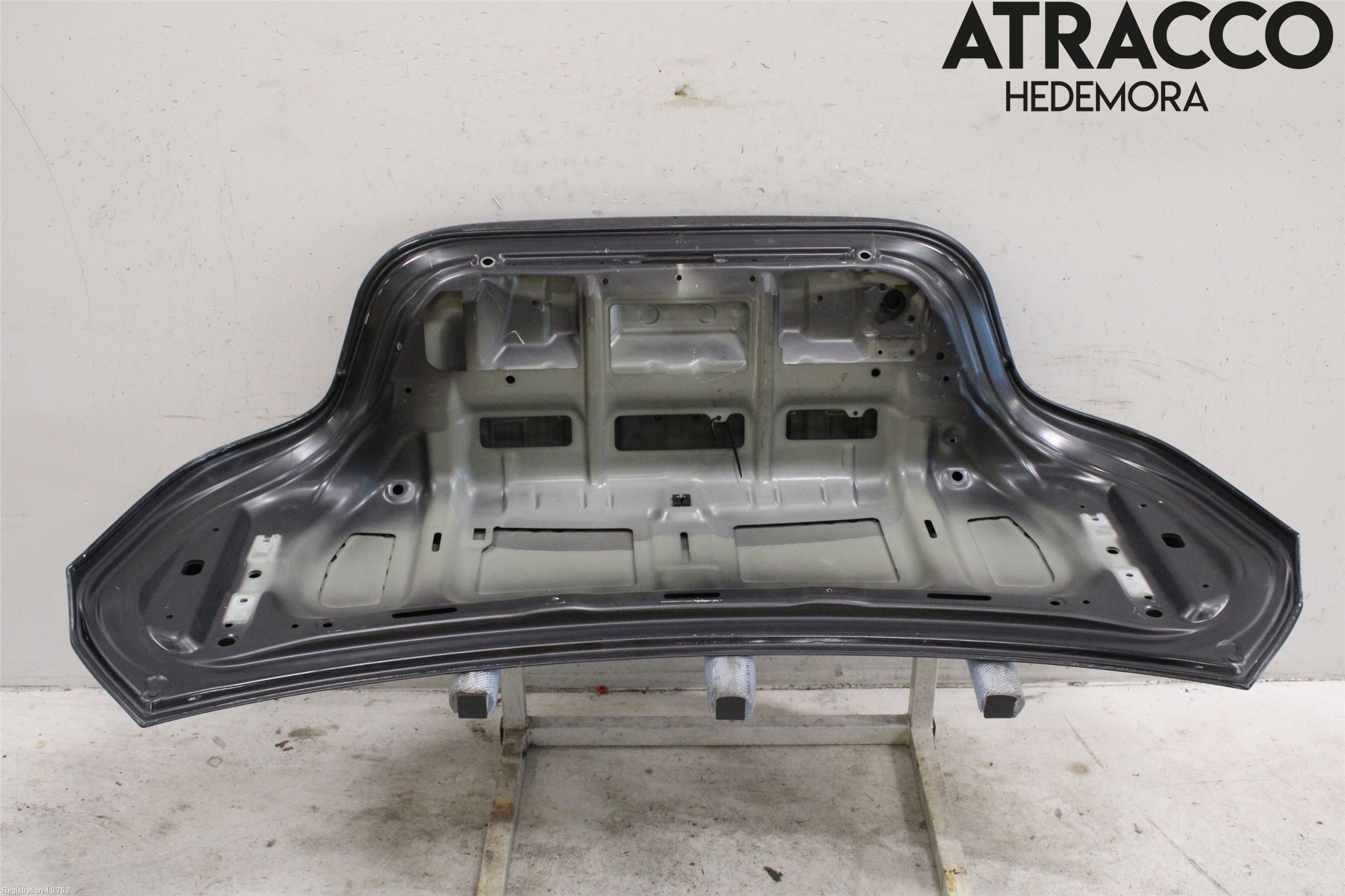 BMW 5 E60/61 Sed/Tou 02-10 Bakluke Koffertlokk