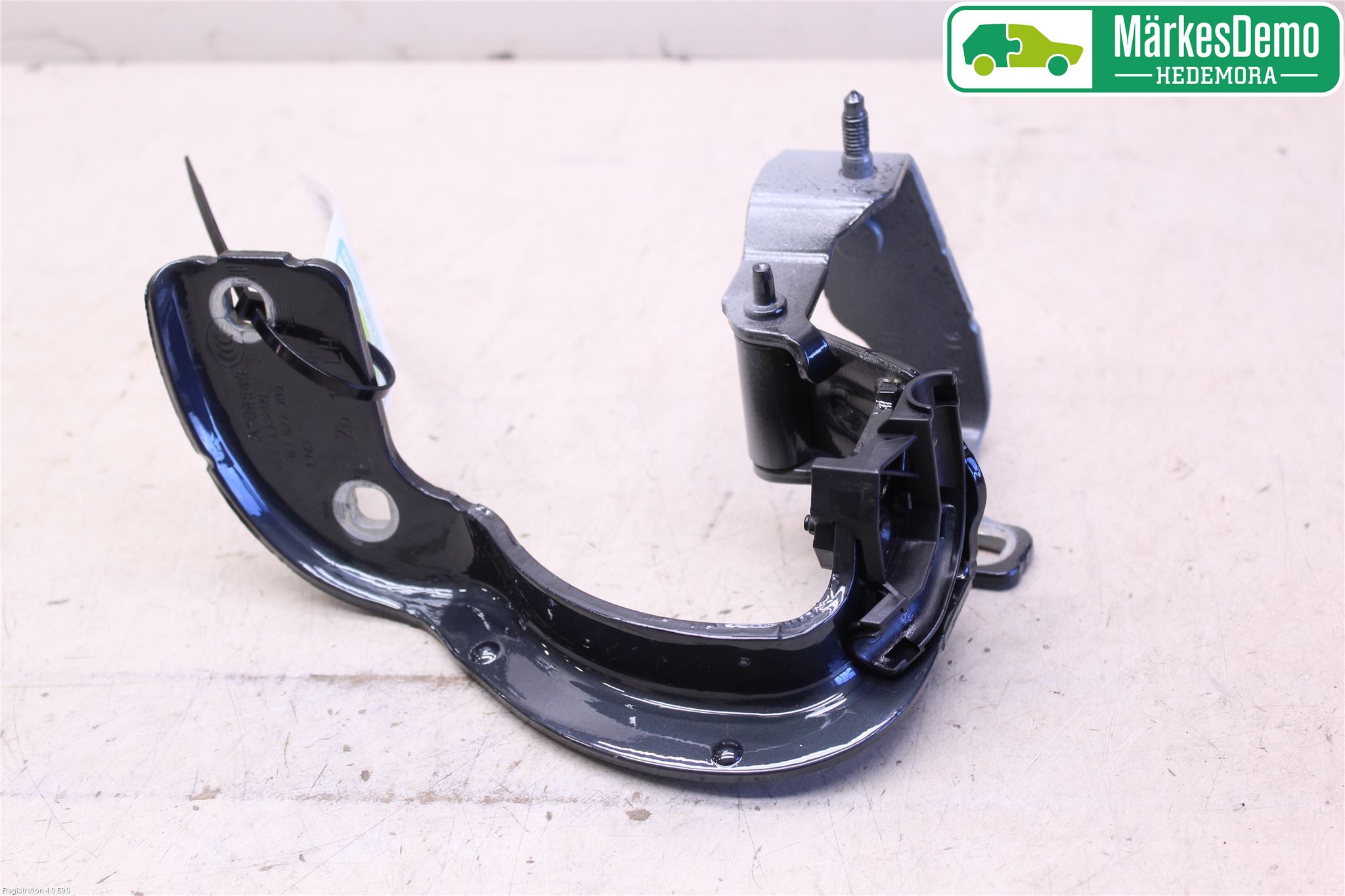 Audi A4/S4 B9 16-19 Bakluke Hengsel Venstre