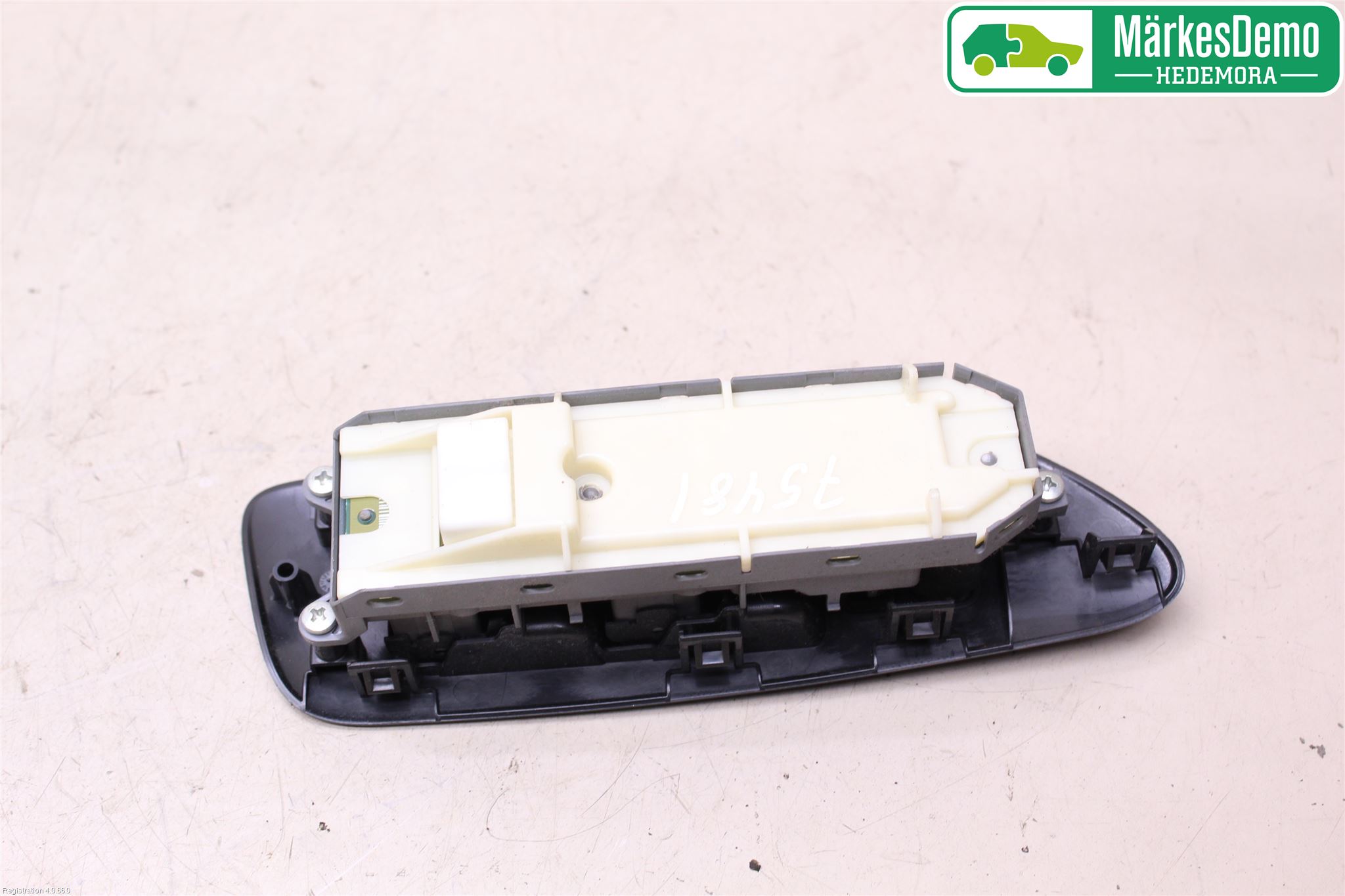 Toyota AURIS 10-12 Bryter Vindusheis