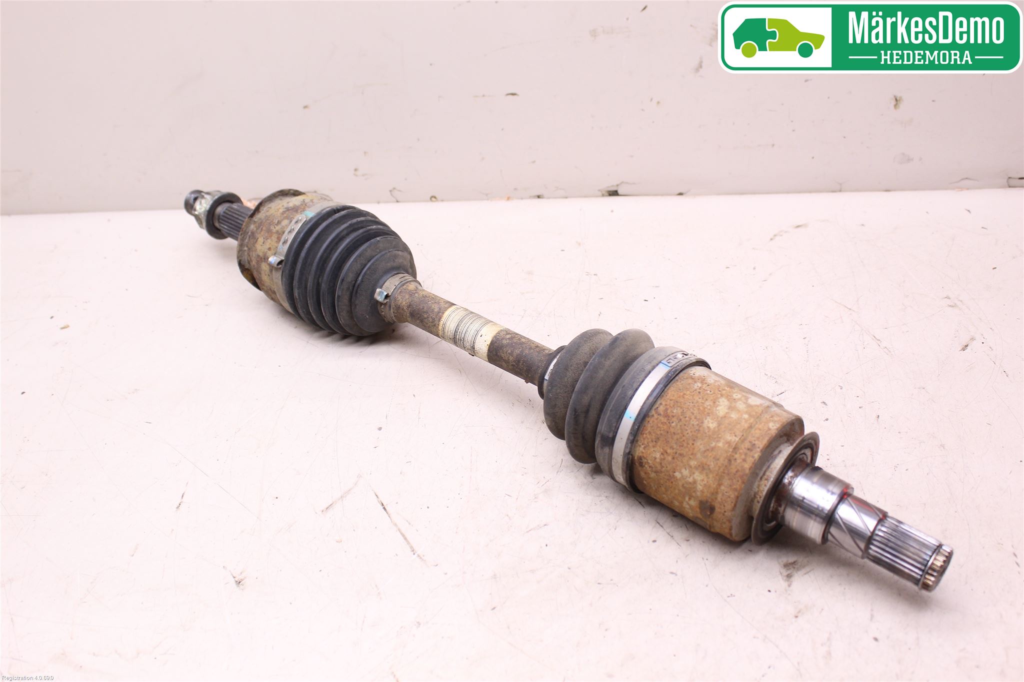 Nissan NAVARA 05-16 Drivaksel Foran Kompl Venstre