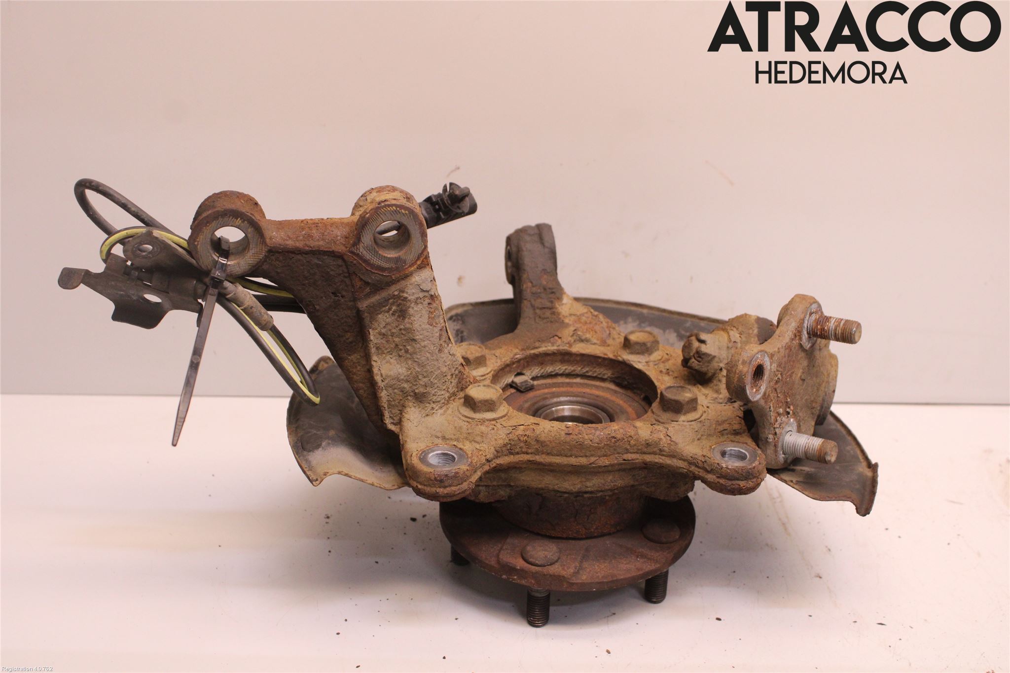Toyota AVENSIS 09-15 Spindel Hf