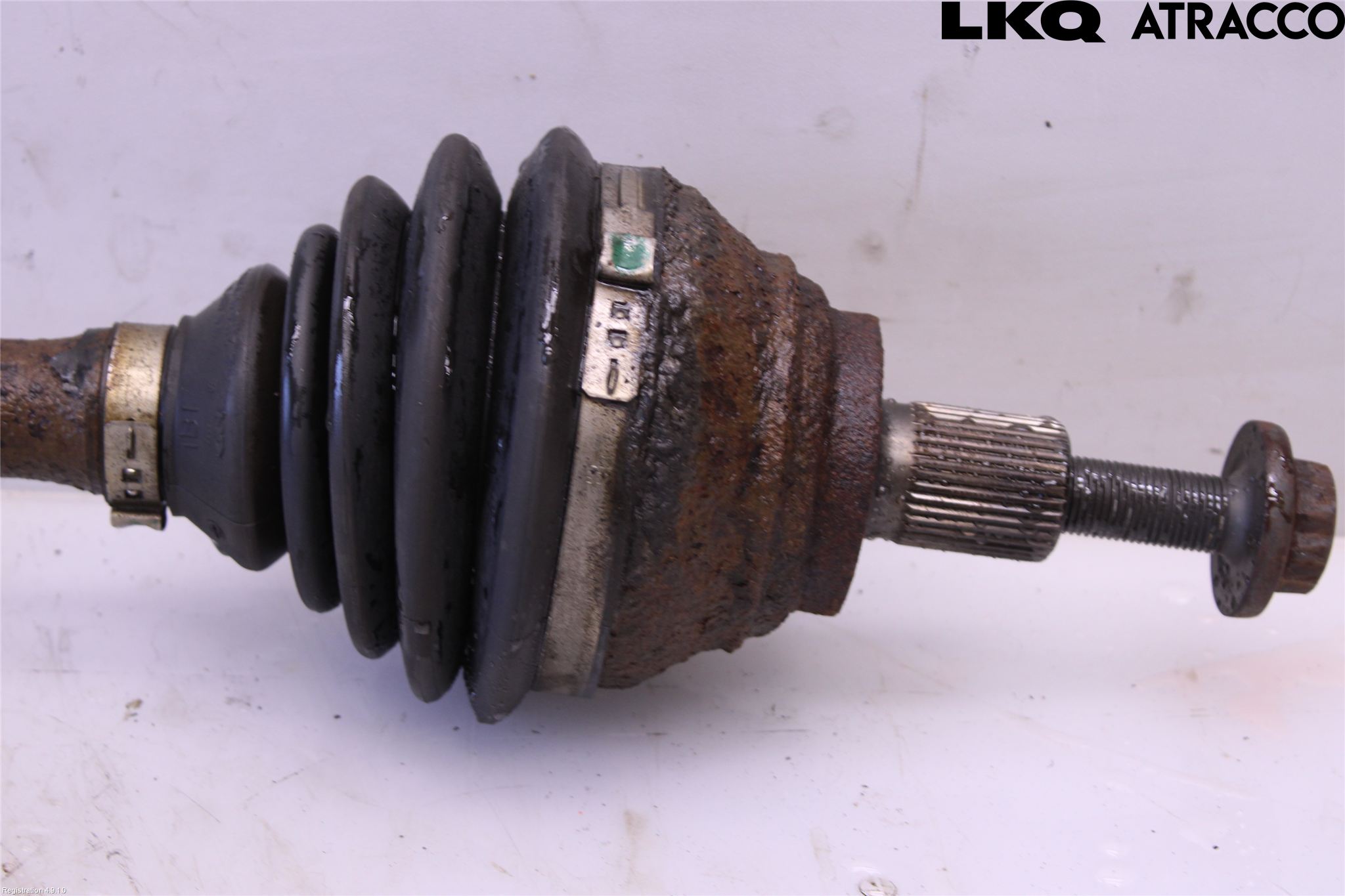 Volkswagen VW PASSAT 11-14 Drivaksel Foran Kompl Venstre
