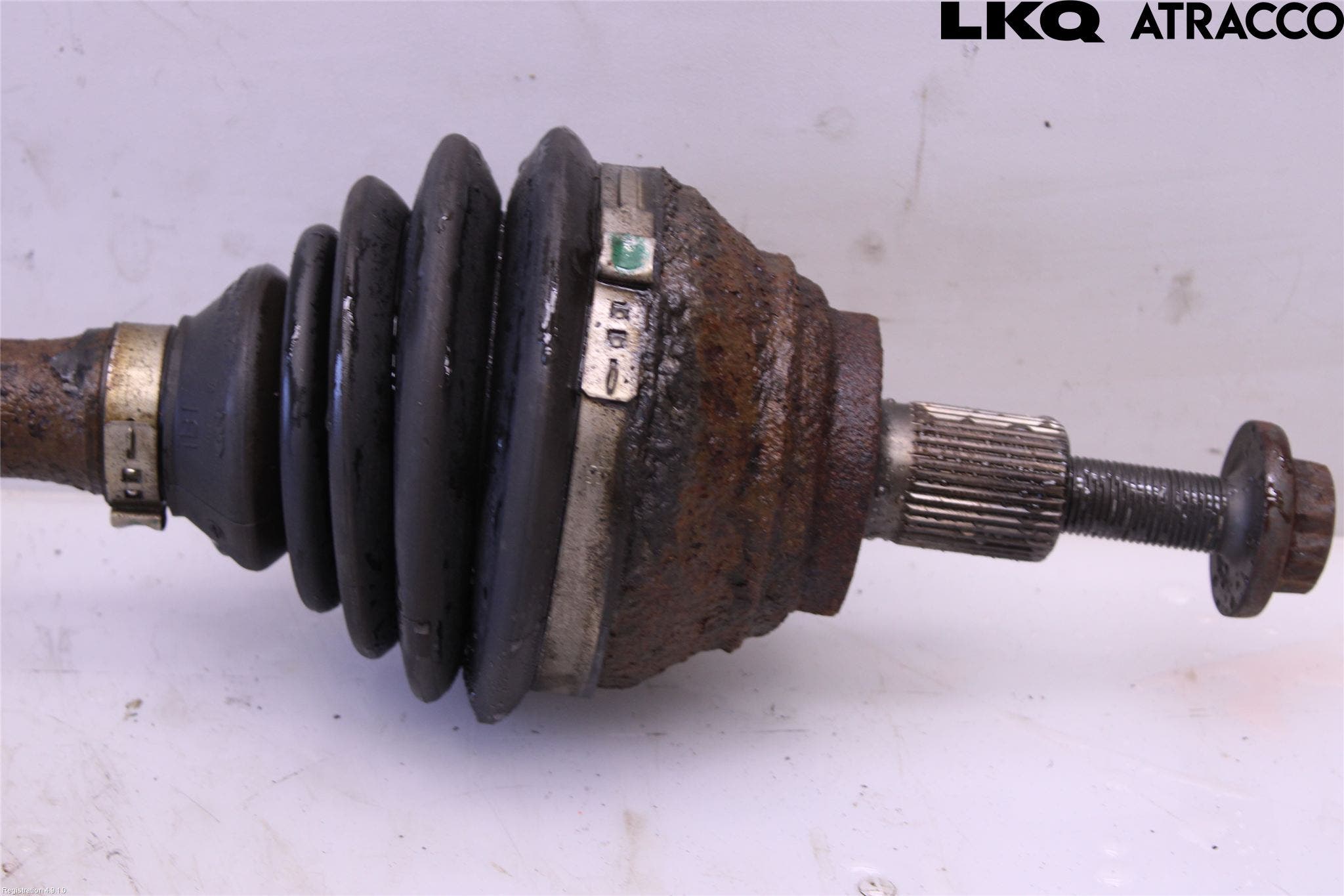Volkswagen VW PASSAT 11-14 Drivaksel Foran Kompl Venstre