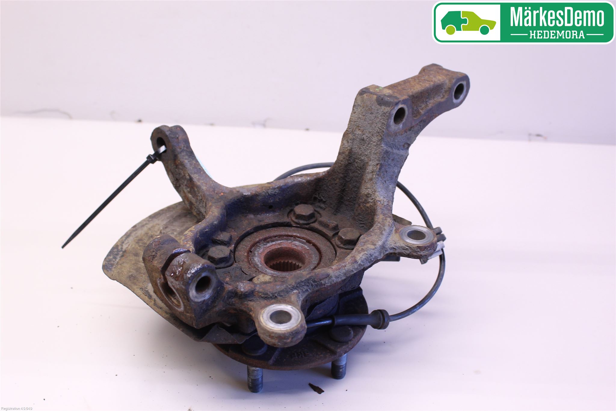 Nissan QASHQAI+2  10-14 Spindel Vf