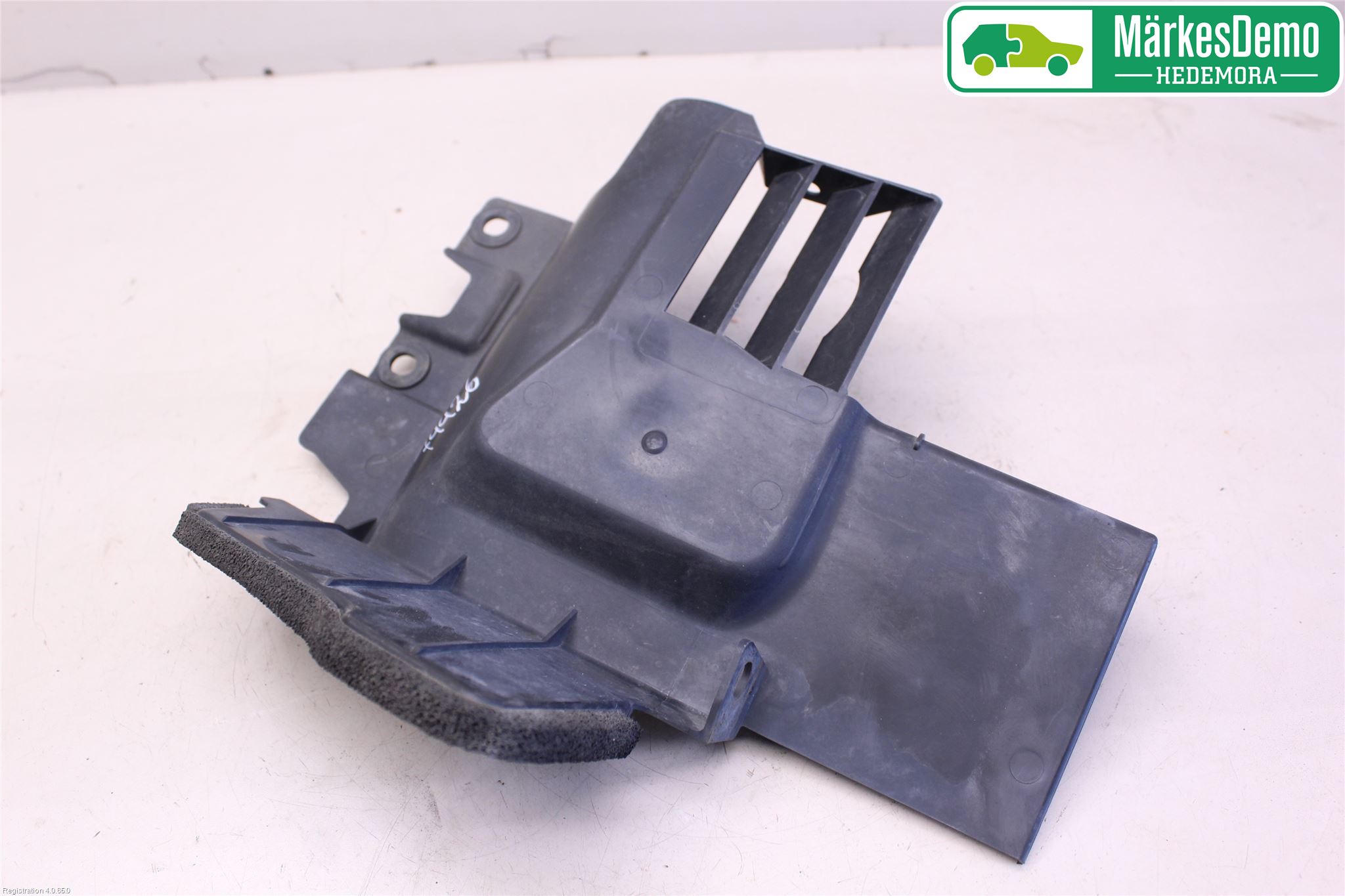 Nissan QASHQAI+2  10-14 Luftstyring Front