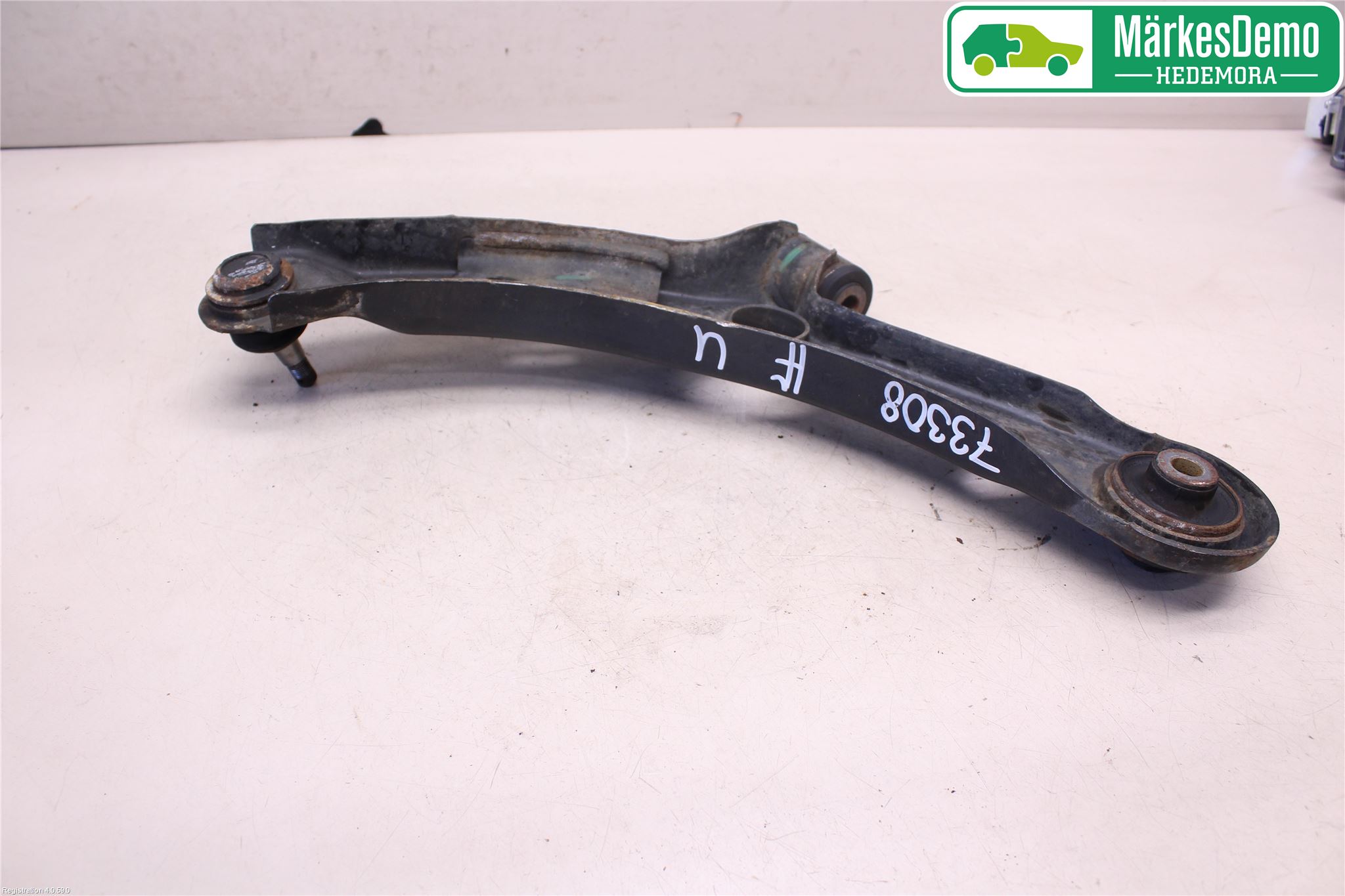 Suzuki SWIFT 11-16 Bærearm Foran Høyre Nedre