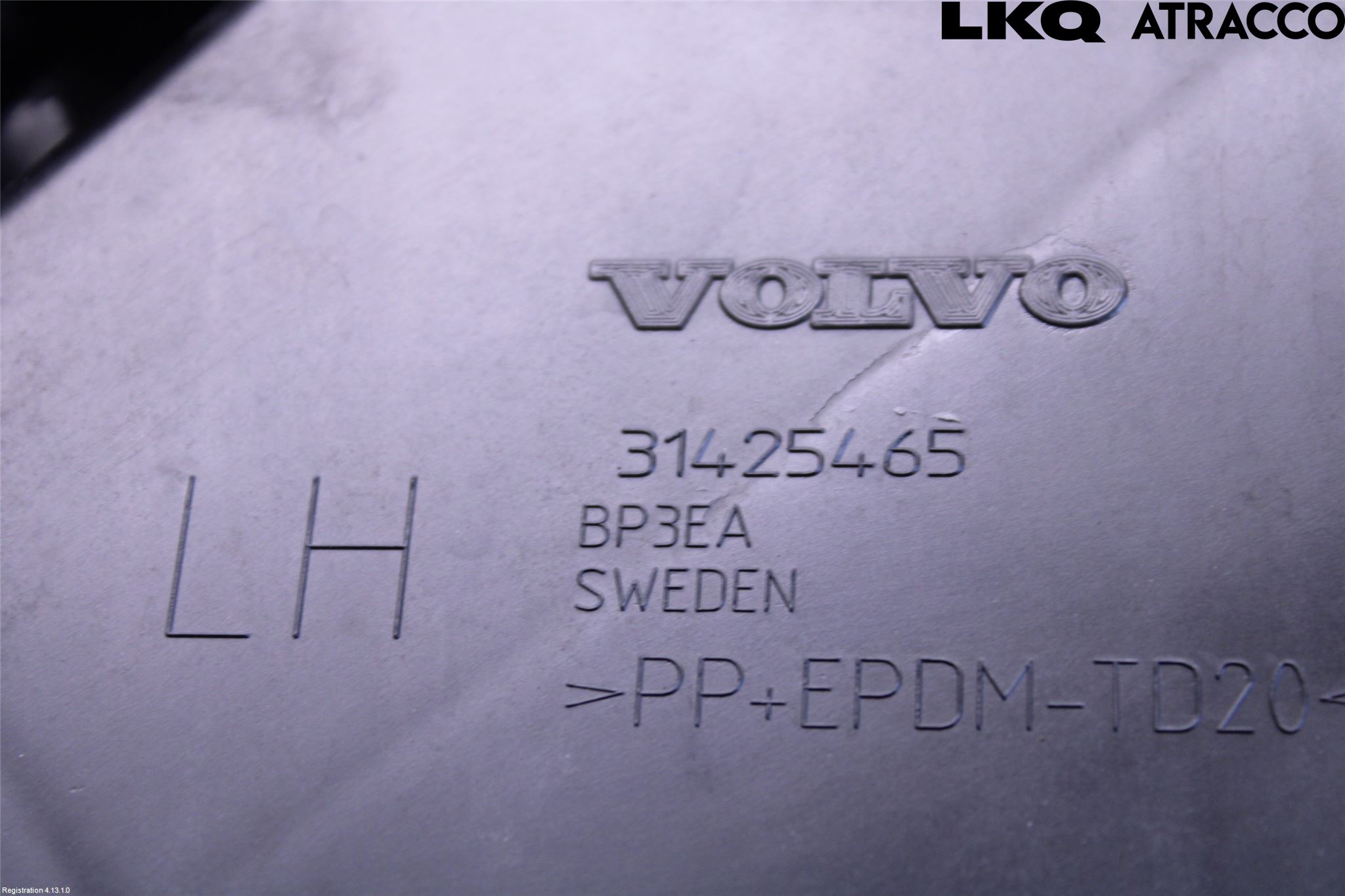 Volvo V60 CROSS COUNTRY 16-18 Støtfangerfeste Bak Venstre