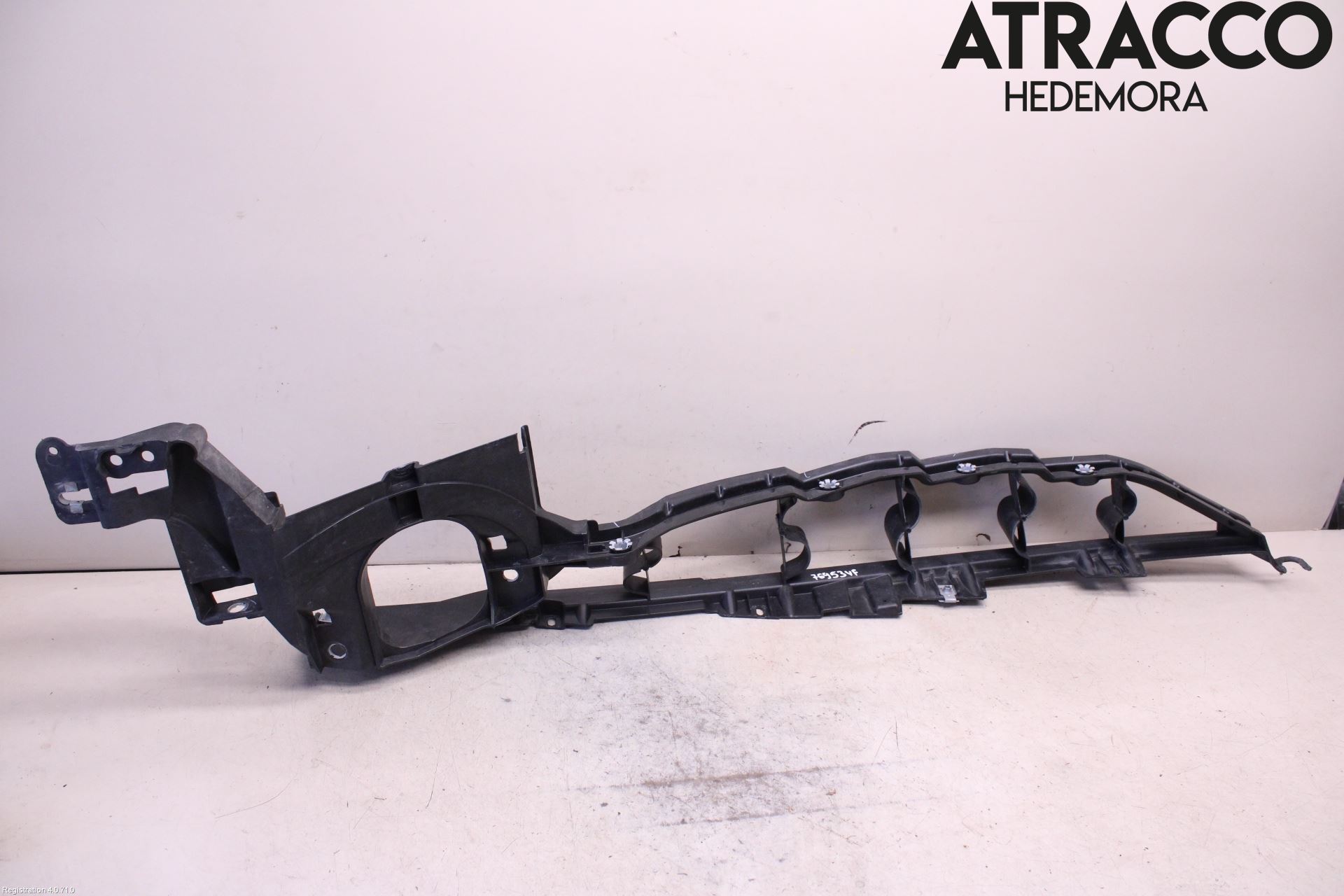 BMW X5 E70 07-13 Frontskjermfeste Venstre