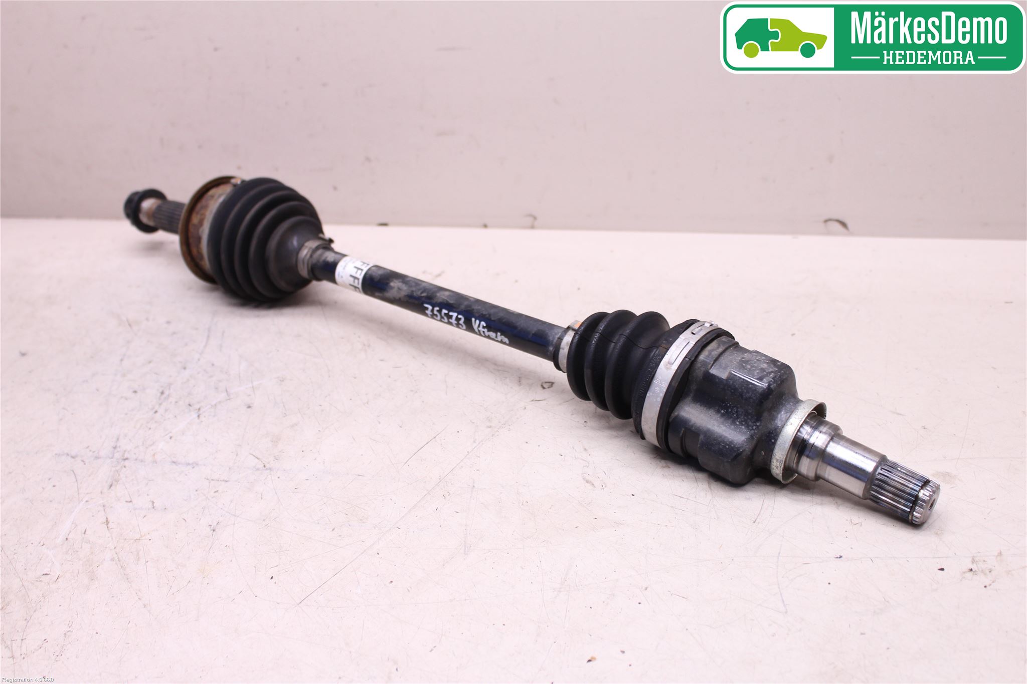 Toyota YARIS XP130 15-20 Drivaksel Foran Kompl Venstre