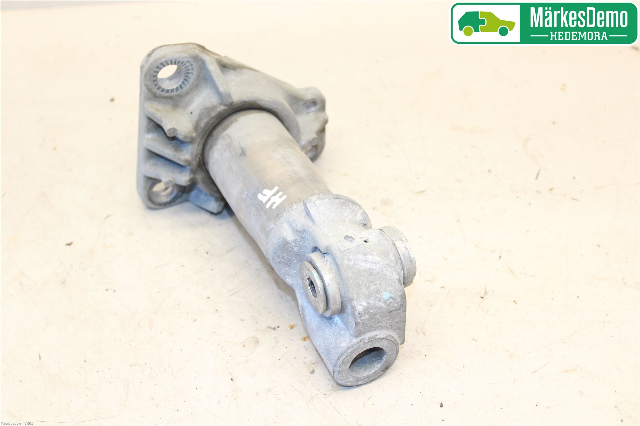 Audi A4/S4 01-05 Støtfanger Foran Feste