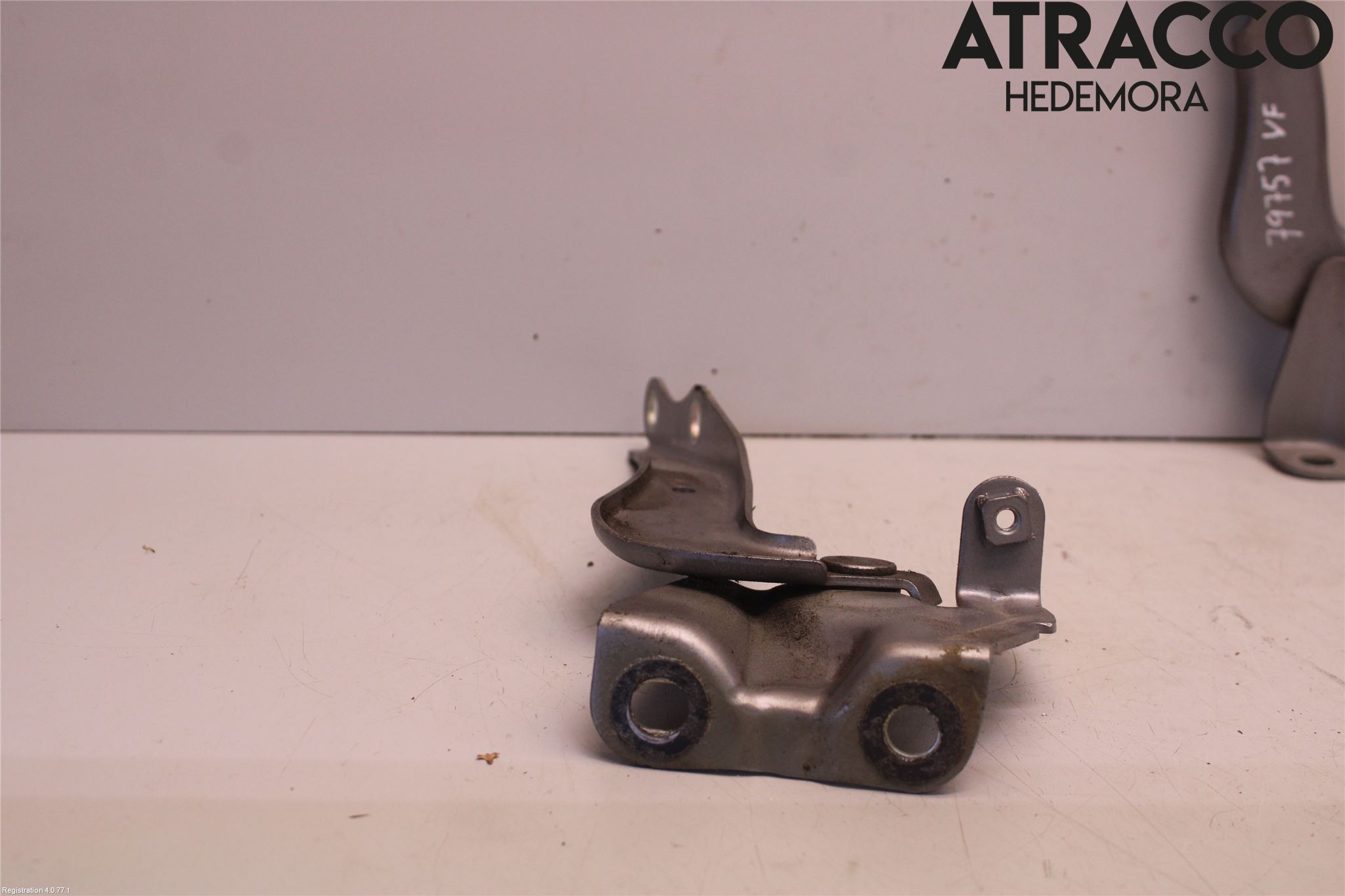 Toyota AVENSIS 16-18 Panser Hengsel - Hengsler