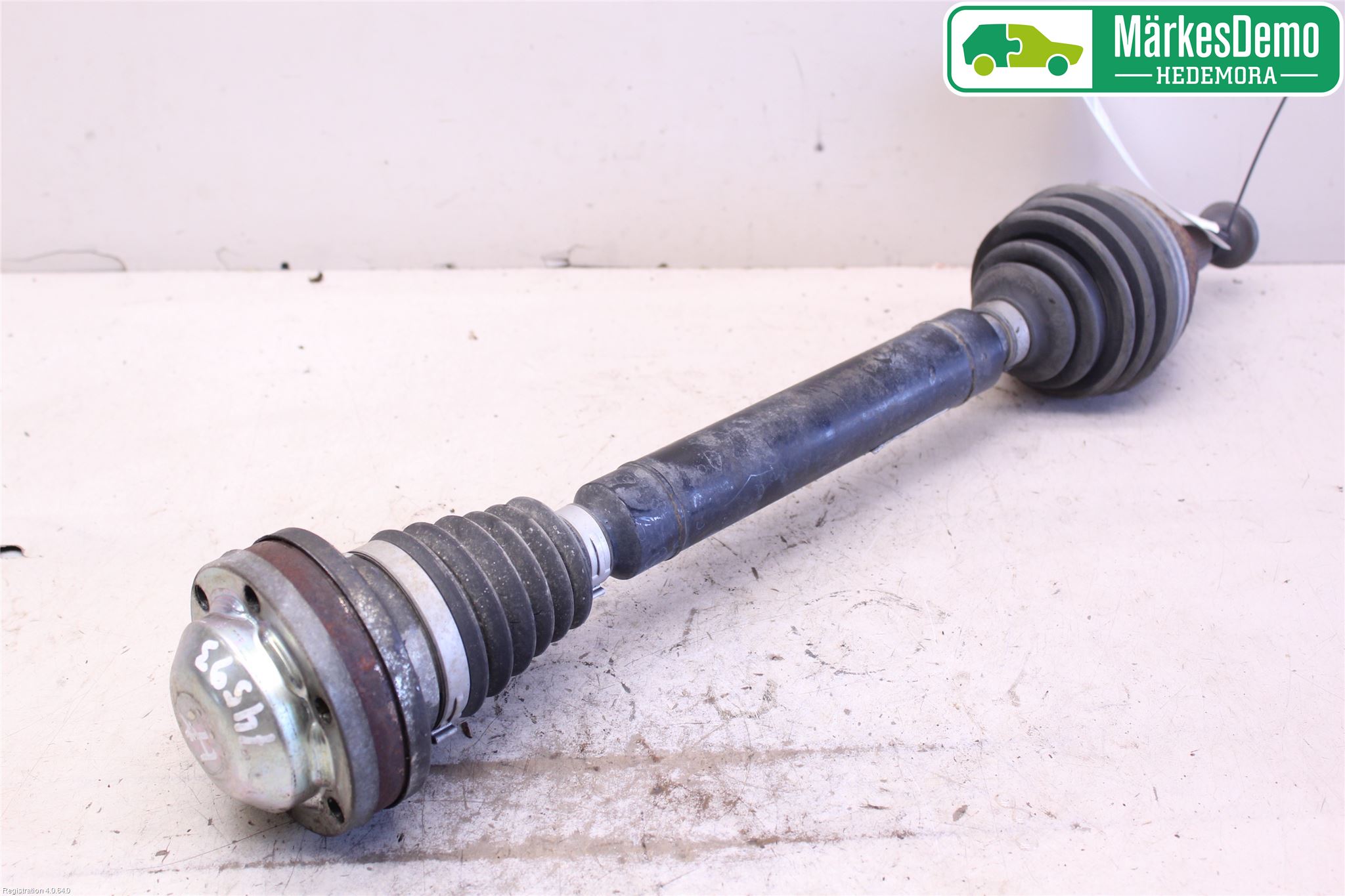 Volkswagen VW PASSAT 05-11 Drivaksel Foran Kompl Høyre