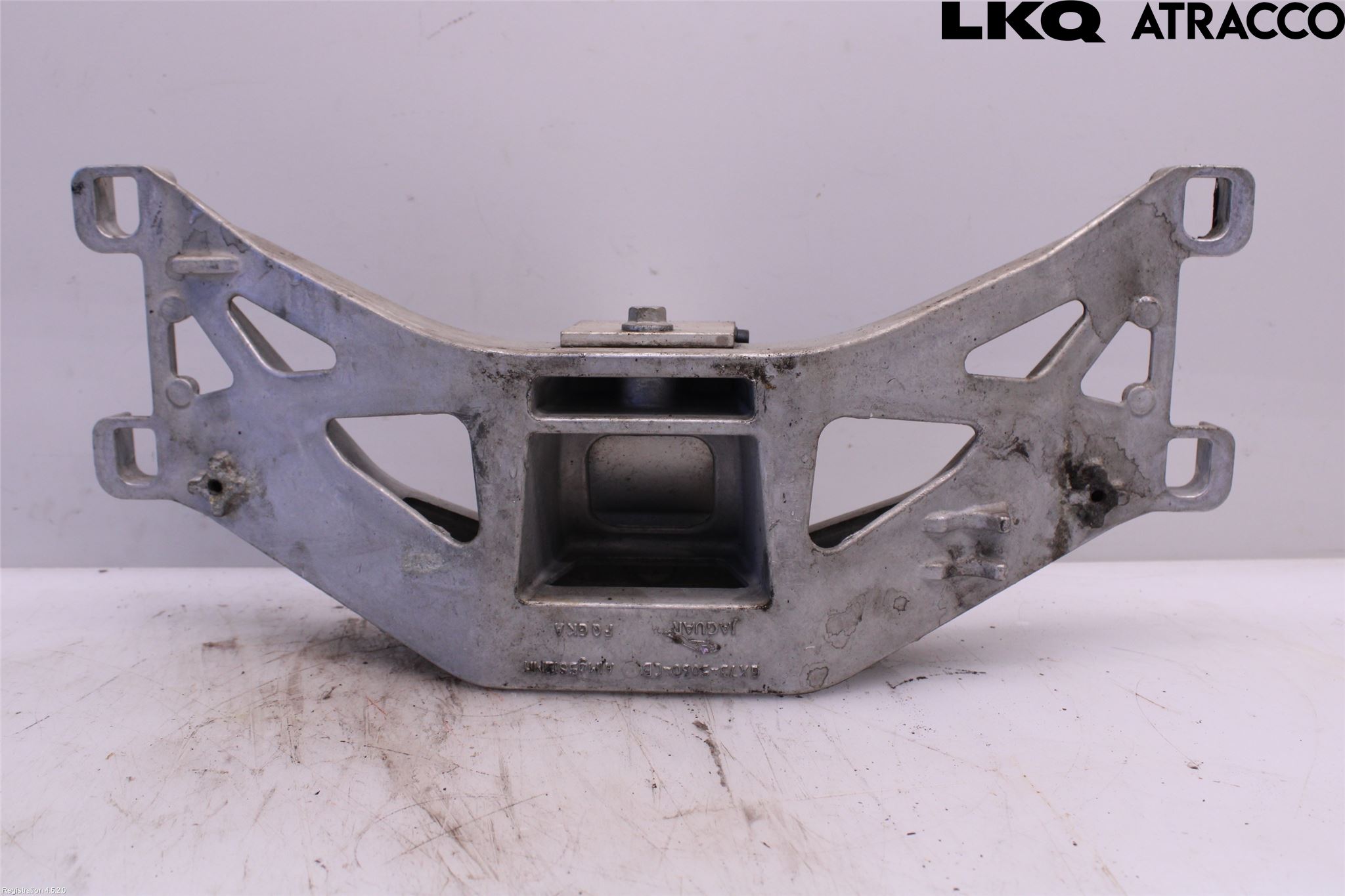 Jaguar XE (X760) 15-24 Gearkasse Bjelke - Travers