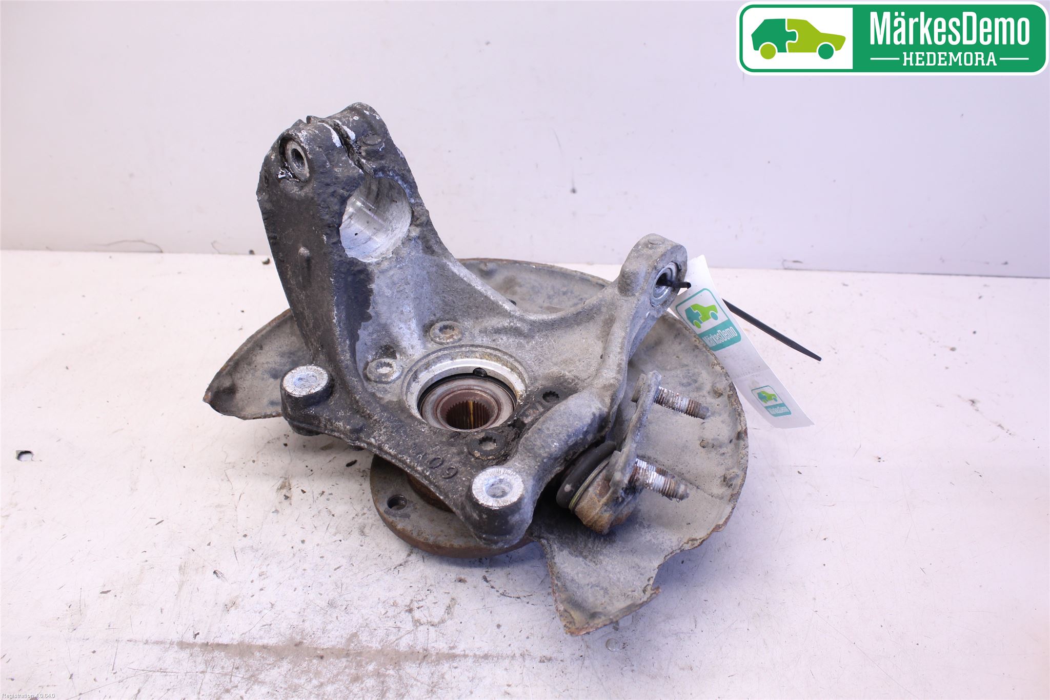 Volkswagen VW PASSAT 05-11 Spindel Hf
