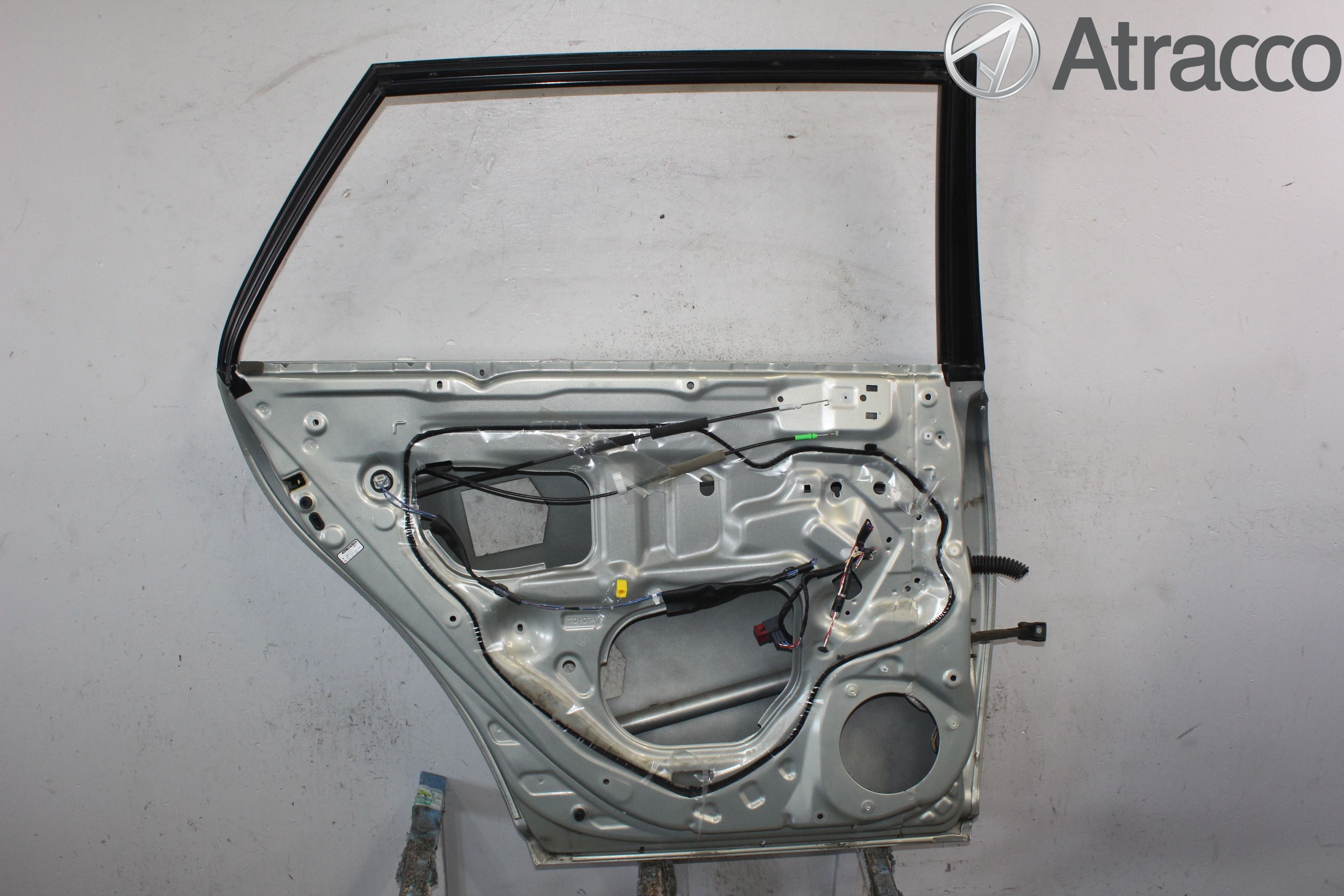 Toyota AVENSIS 03-06 Dør 4D Bak Venstre