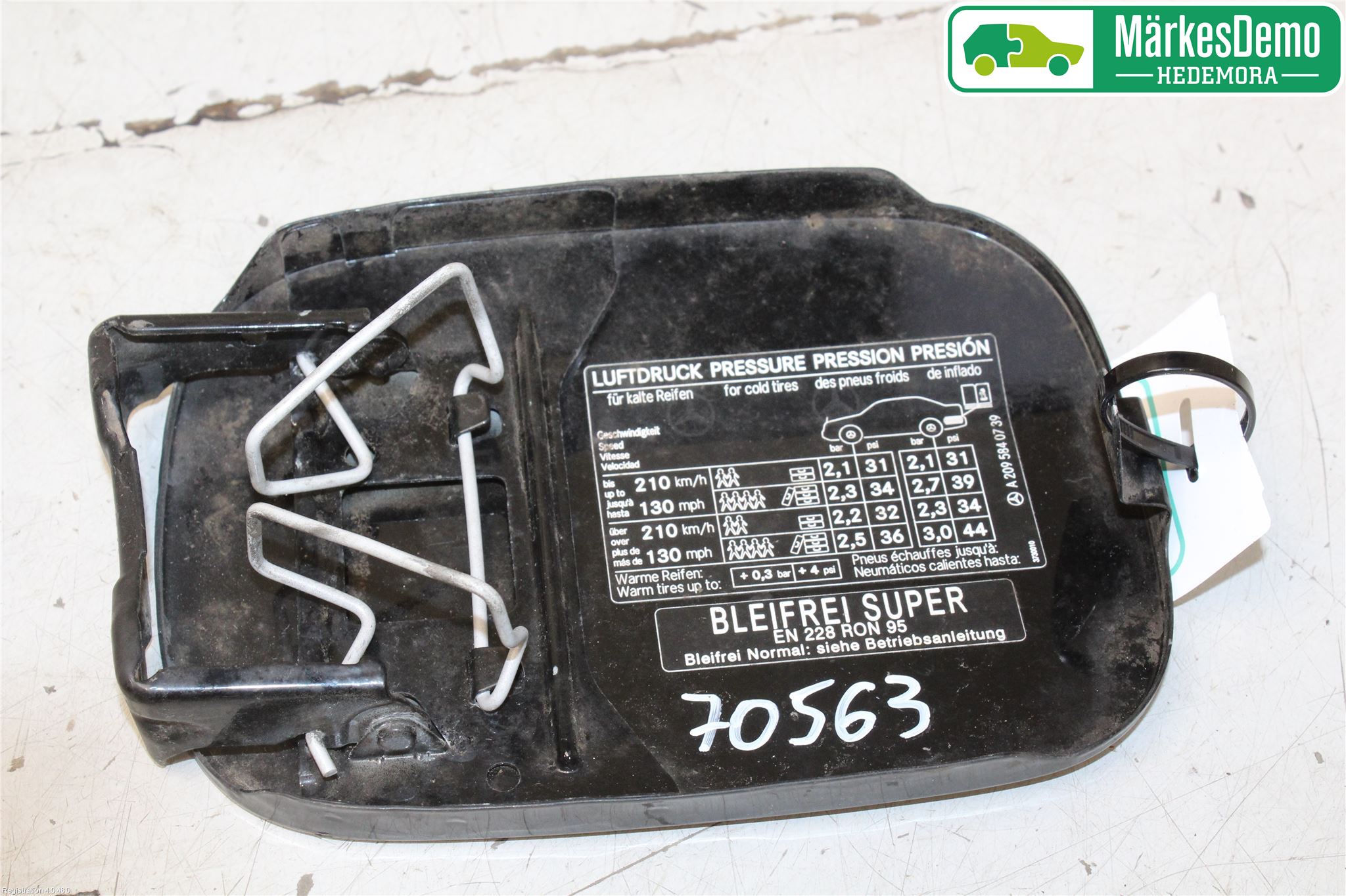 Mercedes-Benz MB CLK (C209) 02-09 Drivstoff Tankluke