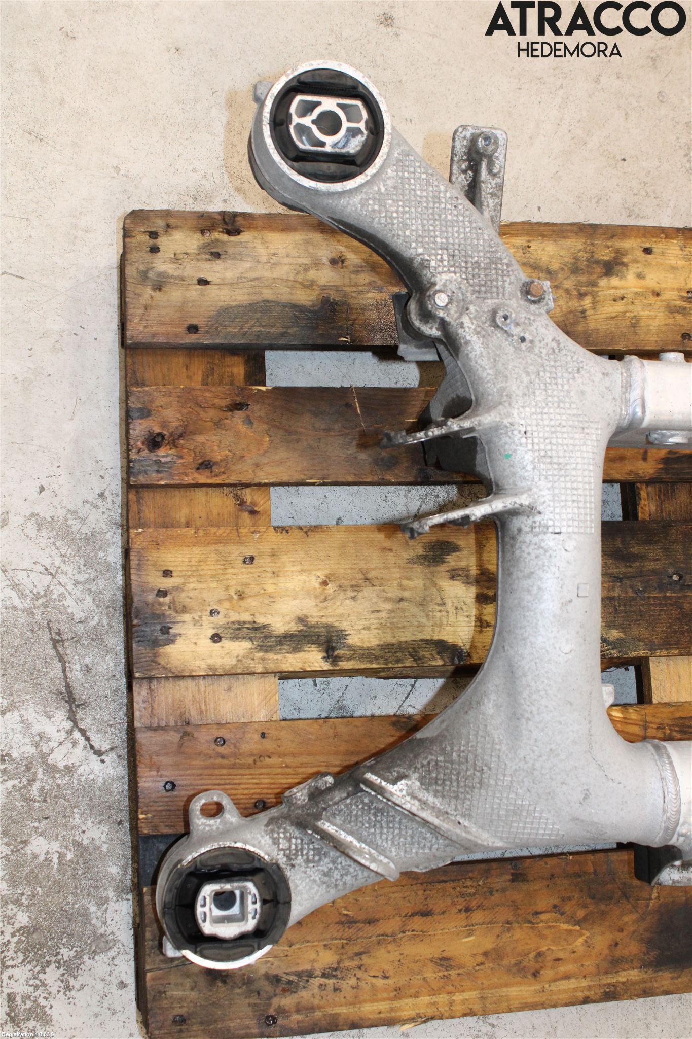 BMW 5 G30/G31/F90 17-23 Bakaksel Feste Travers-Ramme