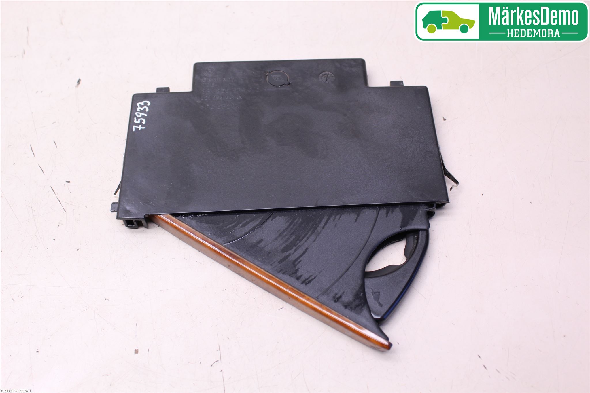 Volkswagen VW PASSAT 97-00 Innr Koppholder