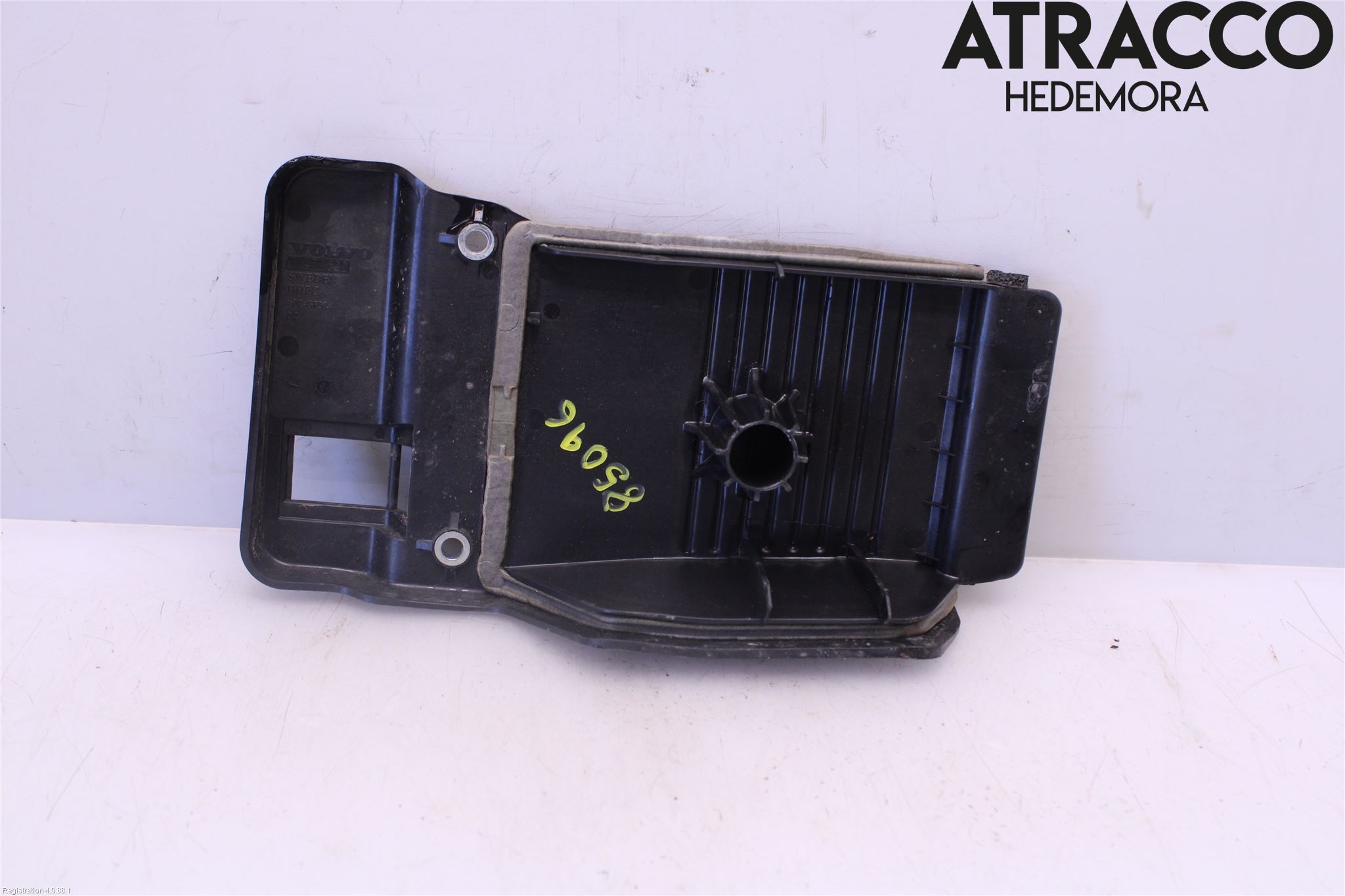 Volvo V90 17->> Batterikasse - Feste - Holder
