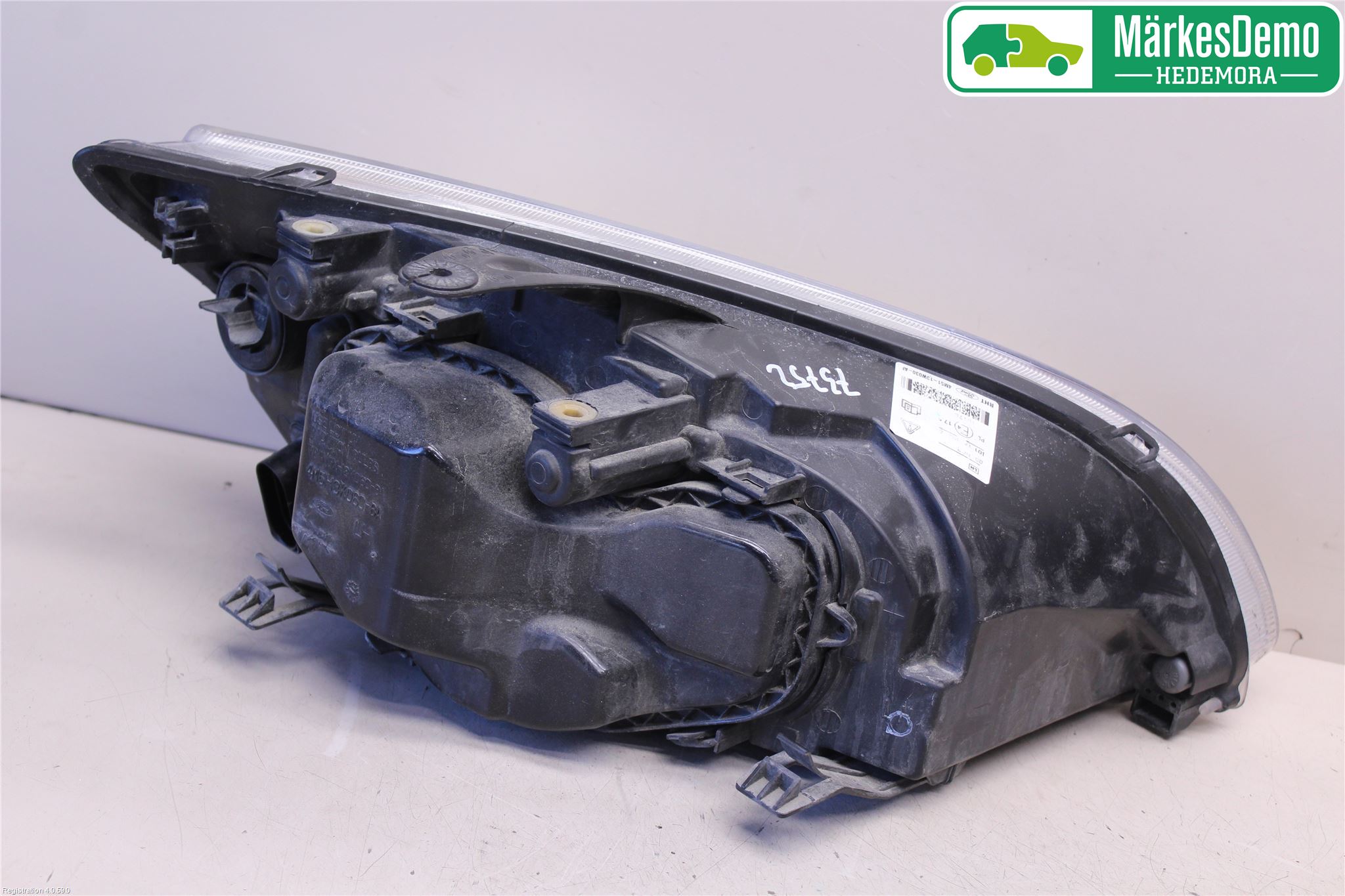 Ford FOCUS     04-07 Frontlykt Venstre