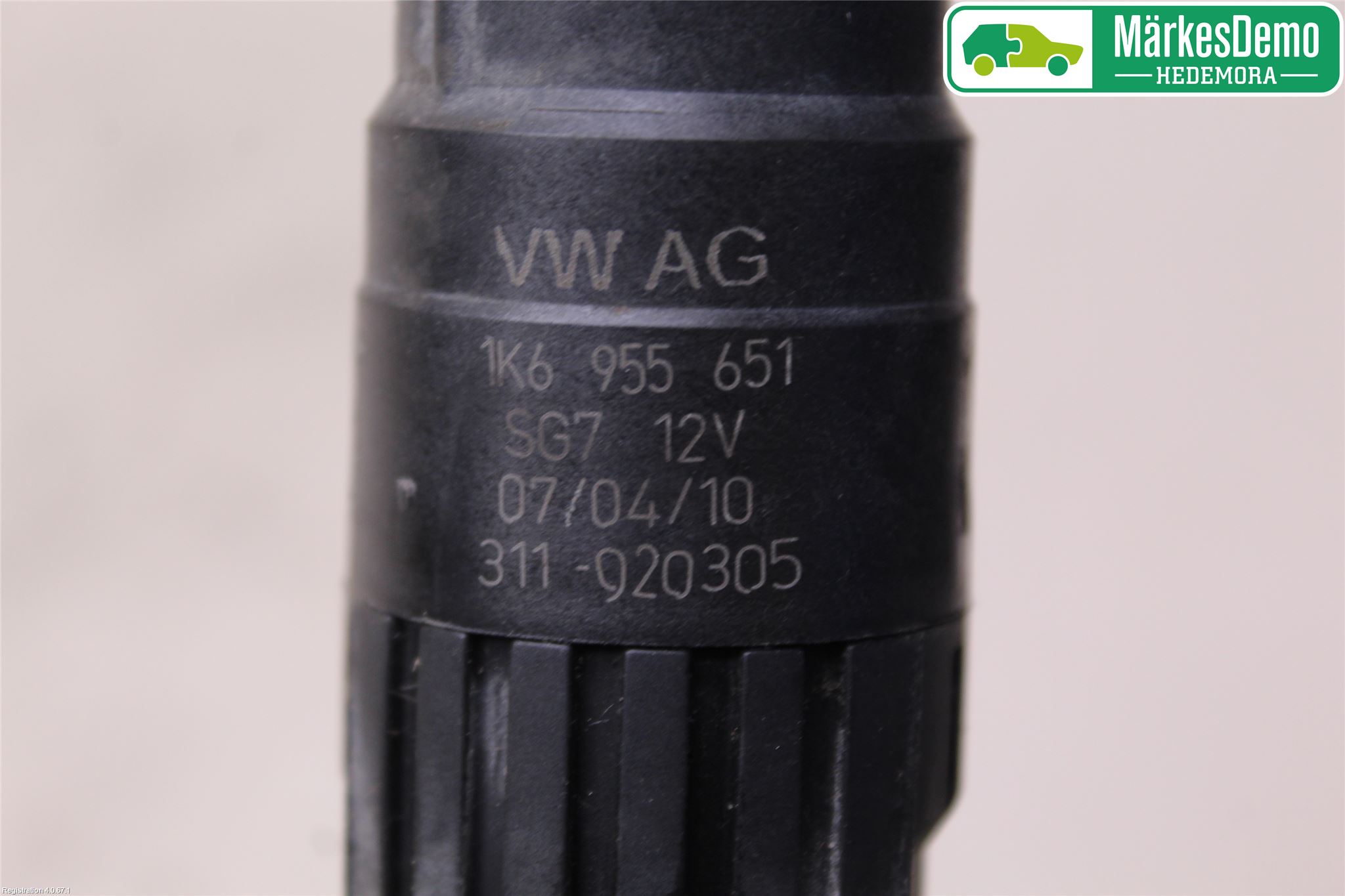 Volkswagen VW CADDY      04-10 Spylerpumpe Frontrute