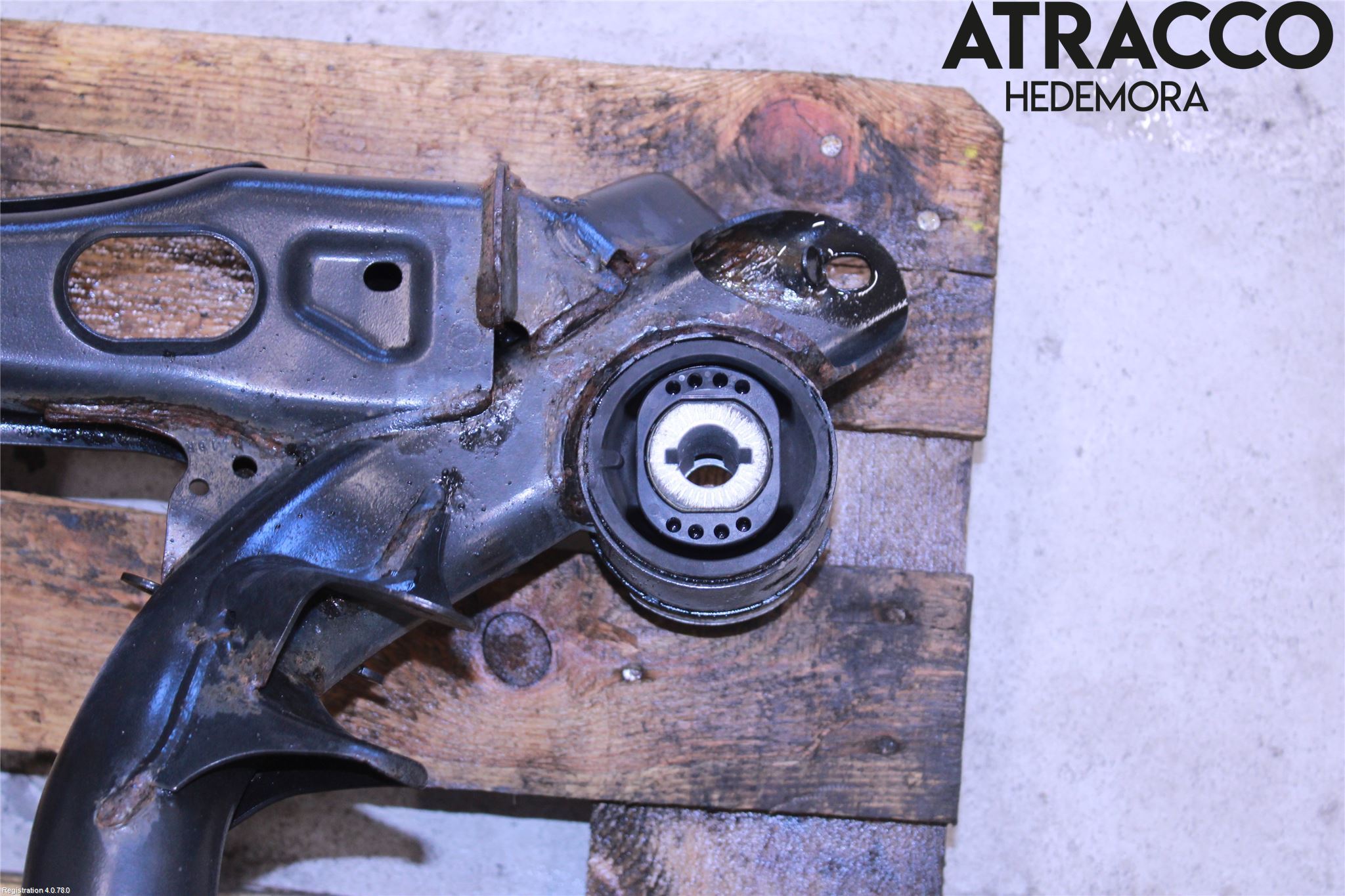 Audi A4/S4 B9 16-19 Bakaksel Feste Travers-Ramme