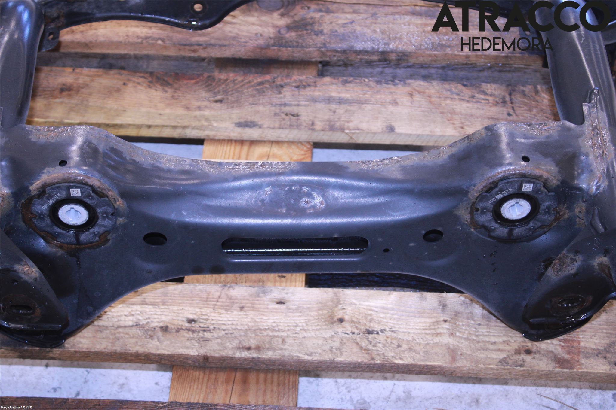 Audi A4/S4 B9 16-19 Bakaksel Feste Travers-Ramme