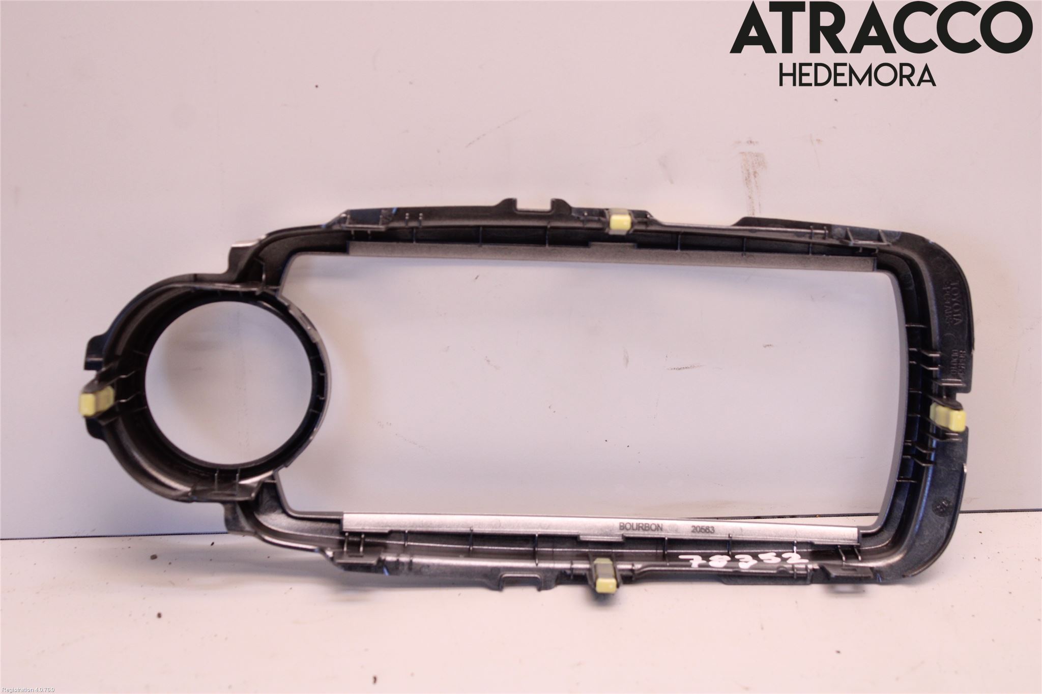 Toyota YARIS XP130 12-14 Innr Radio Ramme