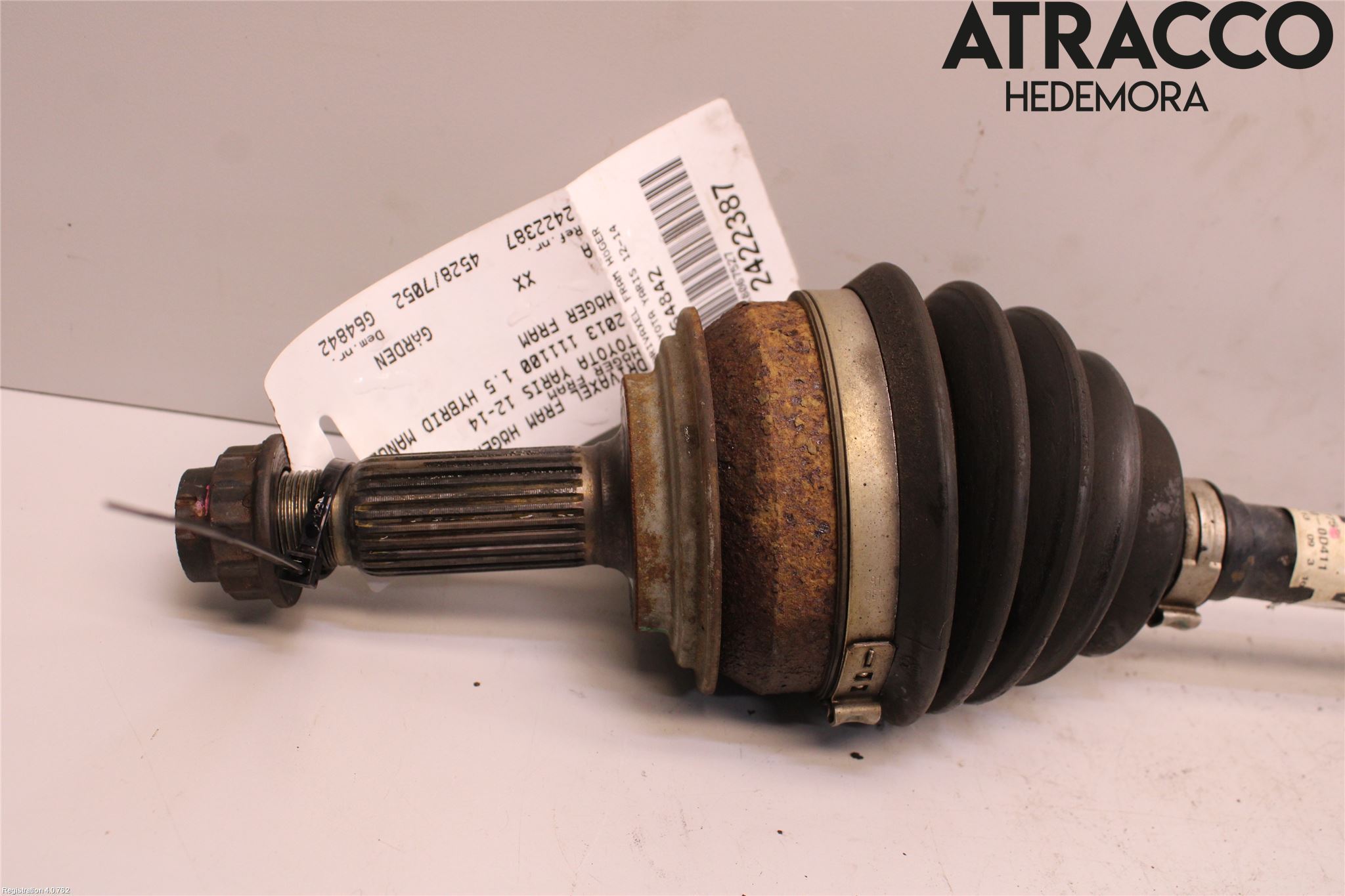 Toyota YARIS XP130 12-14 Drivaksel Foran Kompl Venstre