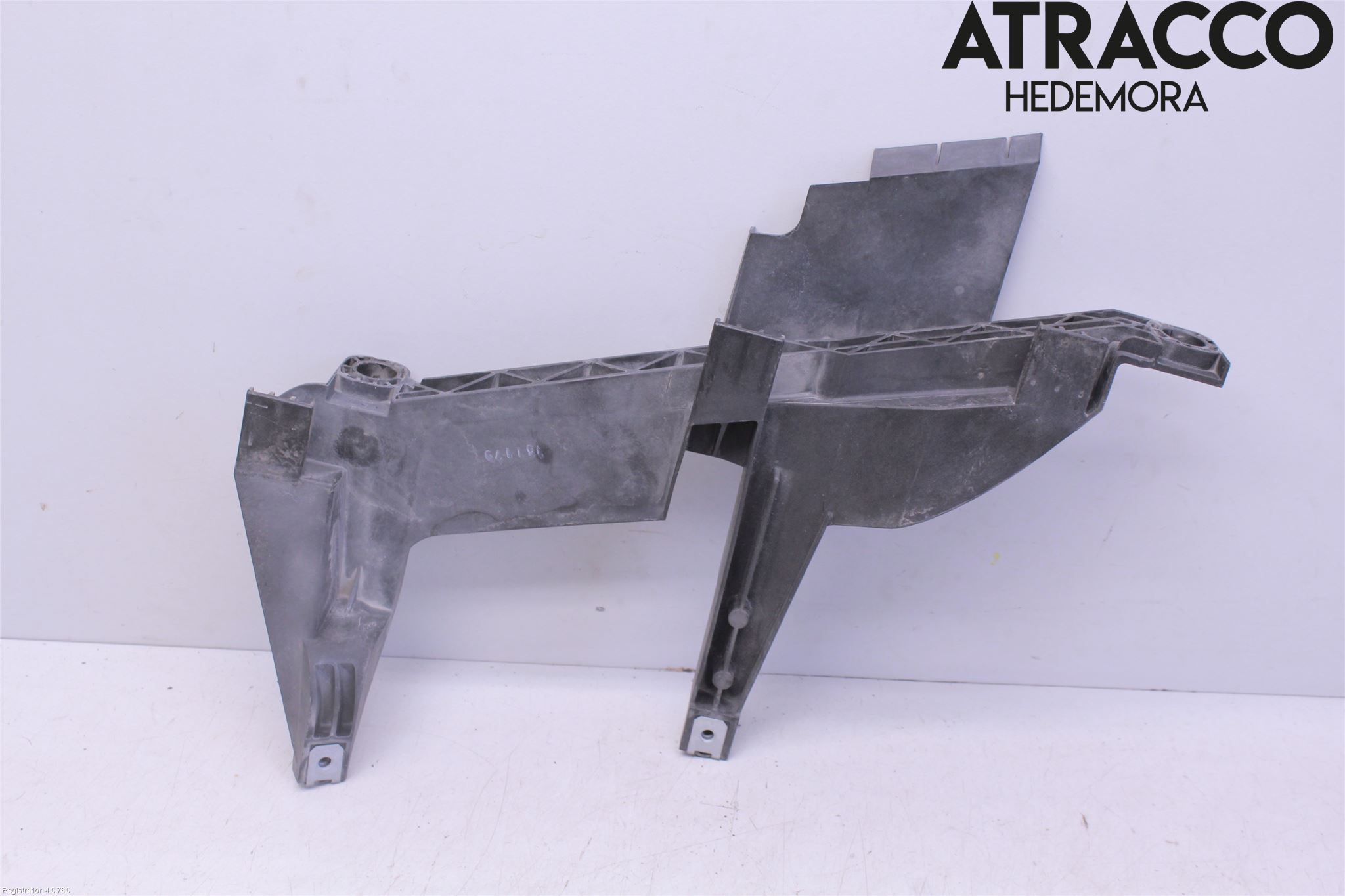 BMW X3 E83     03-10 Frontlykt Holder-Feste