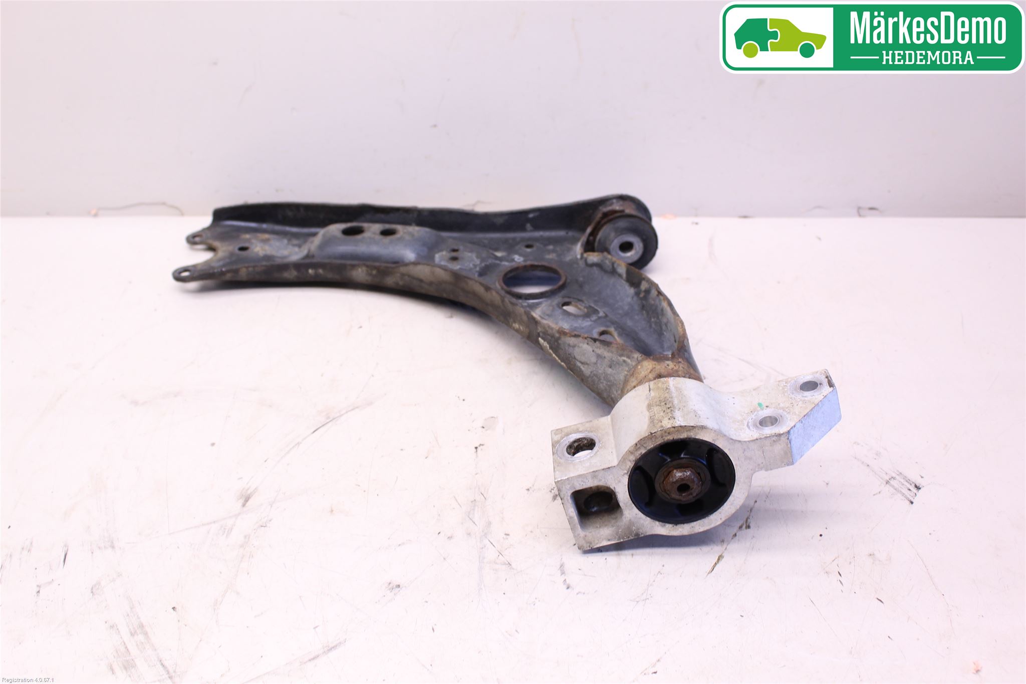 Volkswagen VW SCIROCCO 09-17 Bærearm Foran Høyre Nedre
