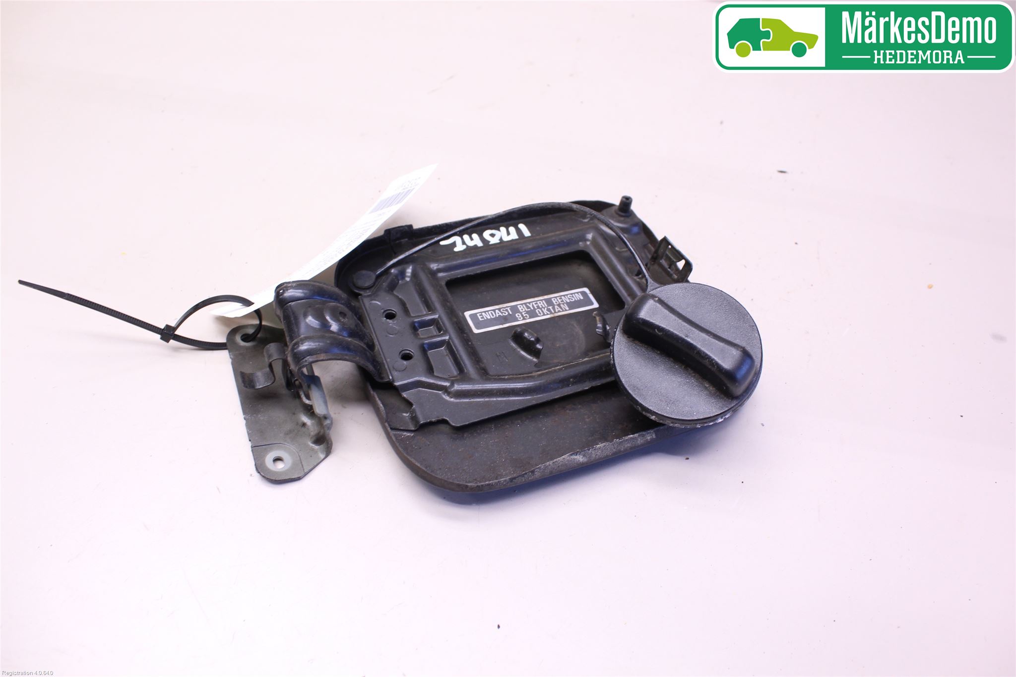 Nissan QASHQAI+2  08-10 Drivstoff Tankluke