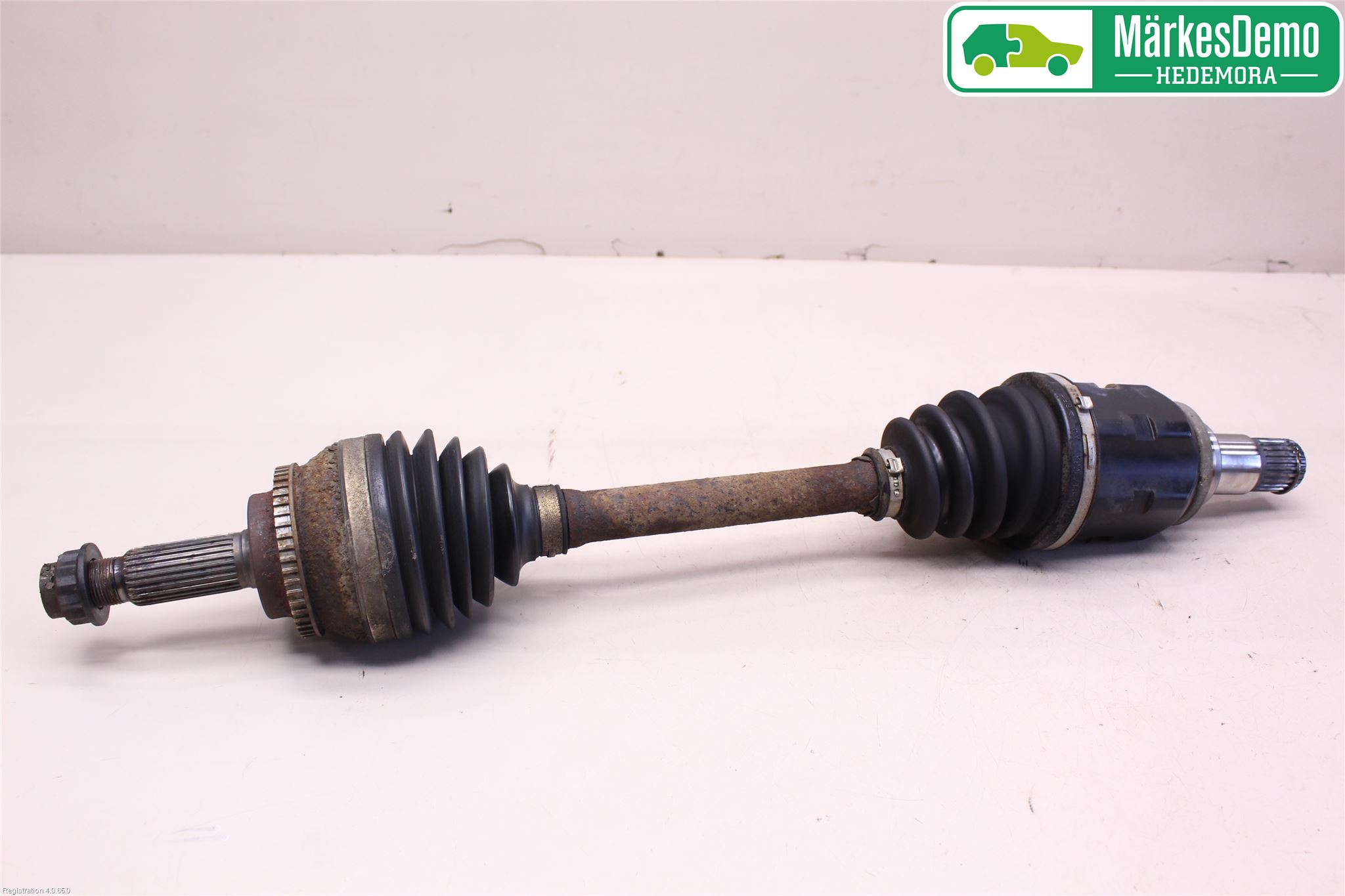 Toyota AVENSIS 03-06 Drivaksel Foran Kompl Venstre