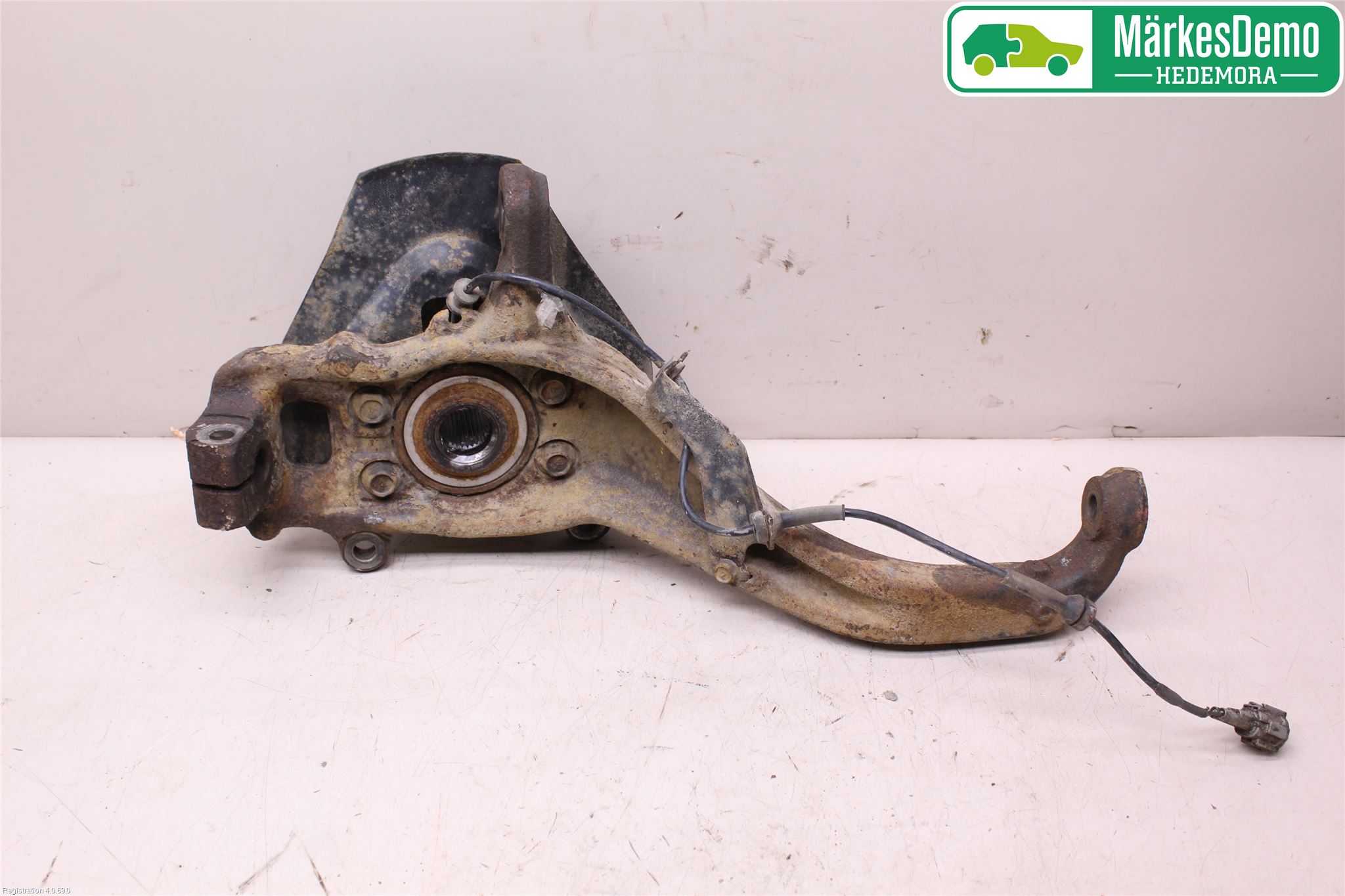 Nissan NAVARA 05-16 Spindel Hf