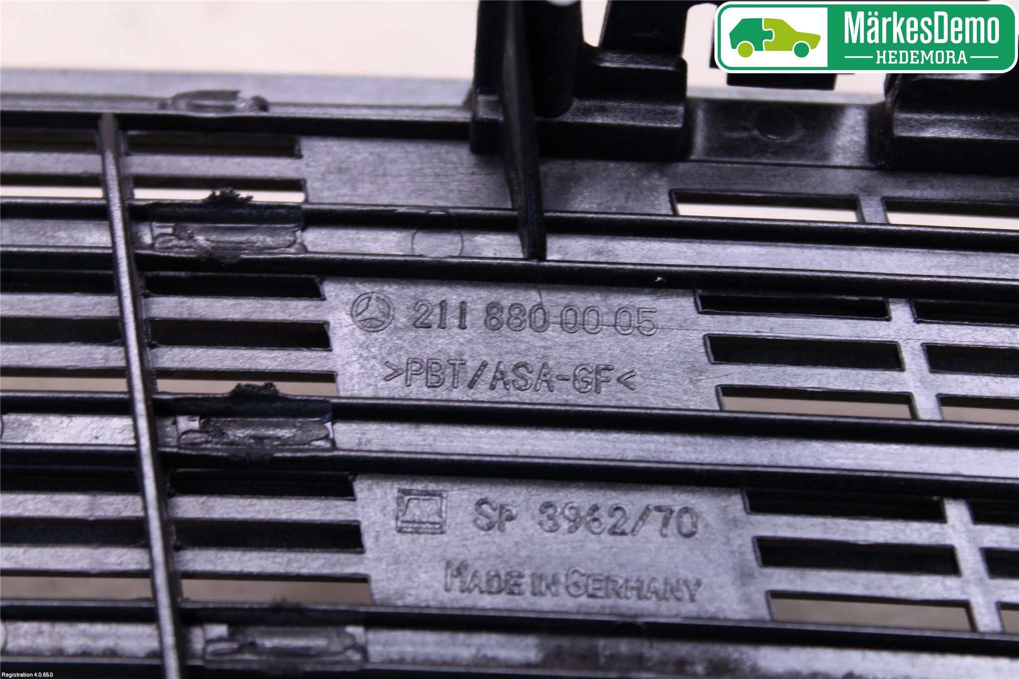 Mercedes-Benz MB E-KLASS (W211) 02-09 Panser Luftinntak Oppå