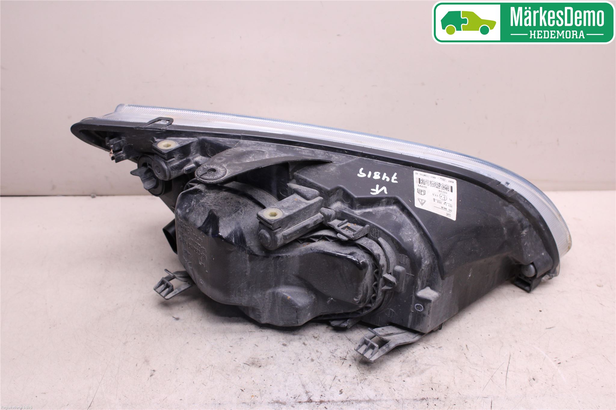 Ford FOCUS     04-07 Frontlykt Venstre