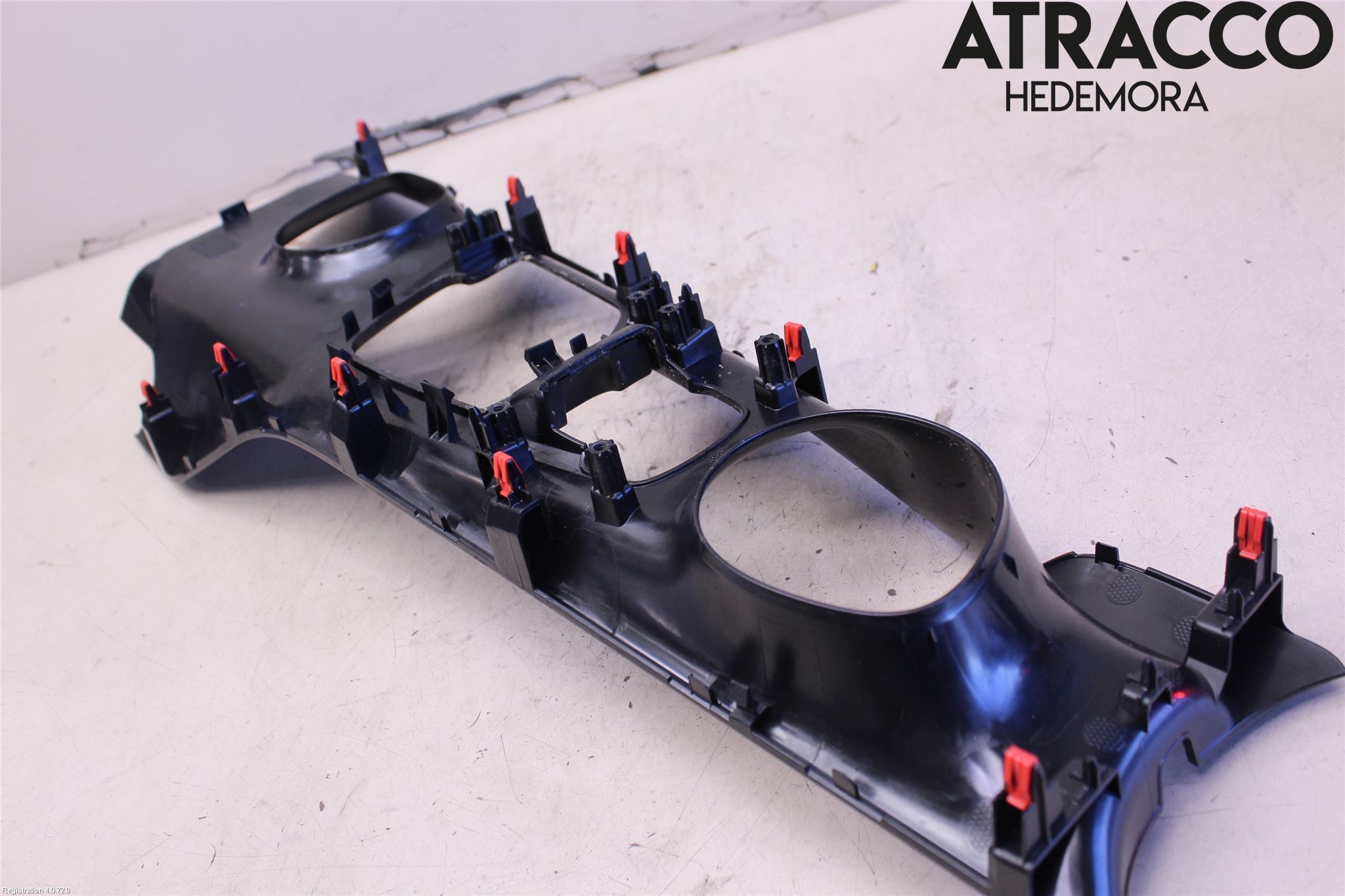 Toyota C-HR 16-23 Instrumentkonsoll Midt