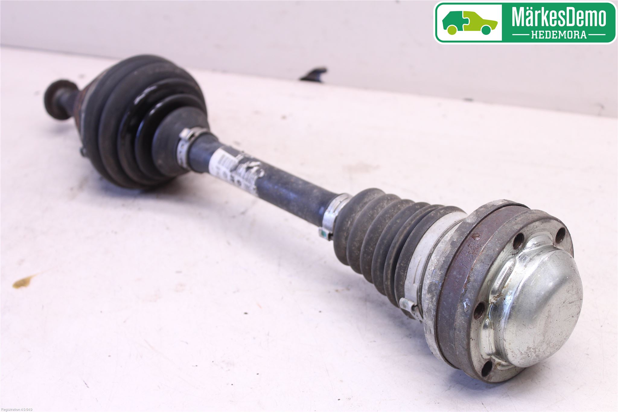 Volkswagen VW CADDY 11-15 Drivaksel Foran Kompl Venstre
