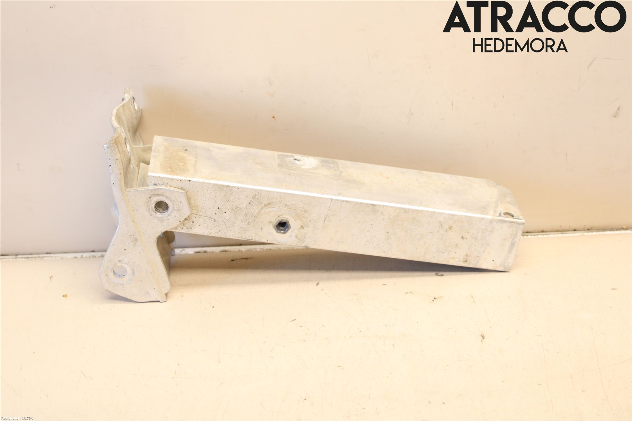 BMW 5 F10/F11/F18 09-17 Støtfanger Foran Feste