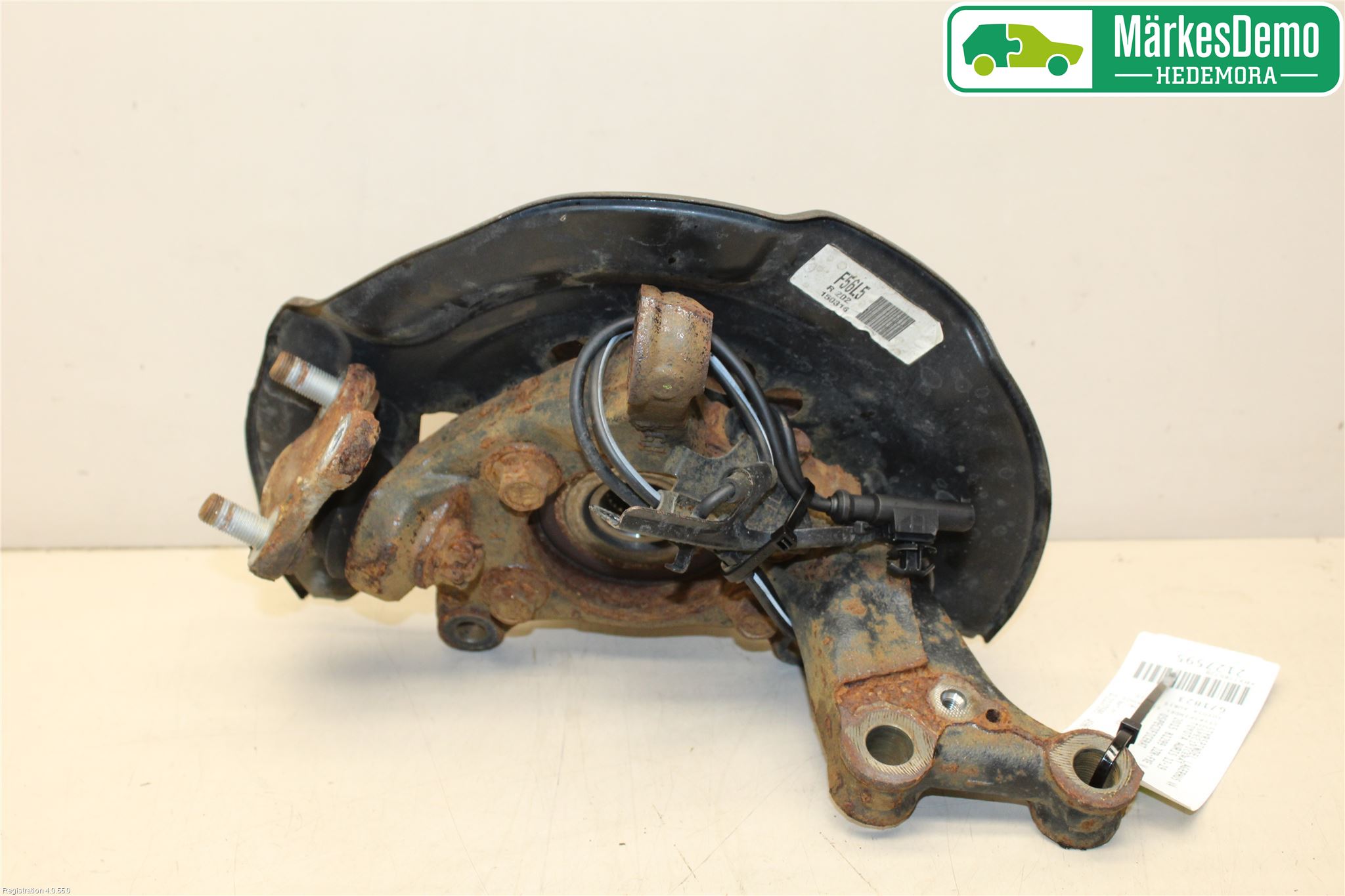 Toyota AURIS 13-19 Spindel Vf