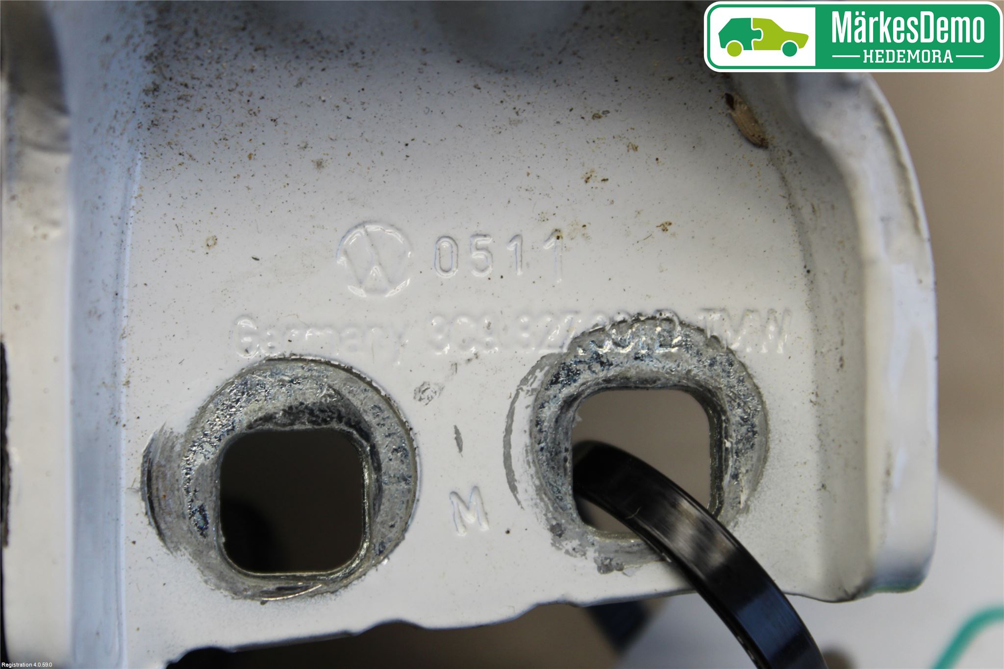 Volkswagen VW PASSAT 11-14 Bakluke Hengsel Venstre
