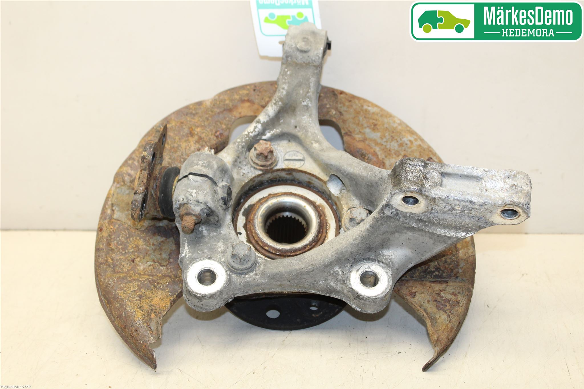Saab 9-5     06-10 Spindel Vf